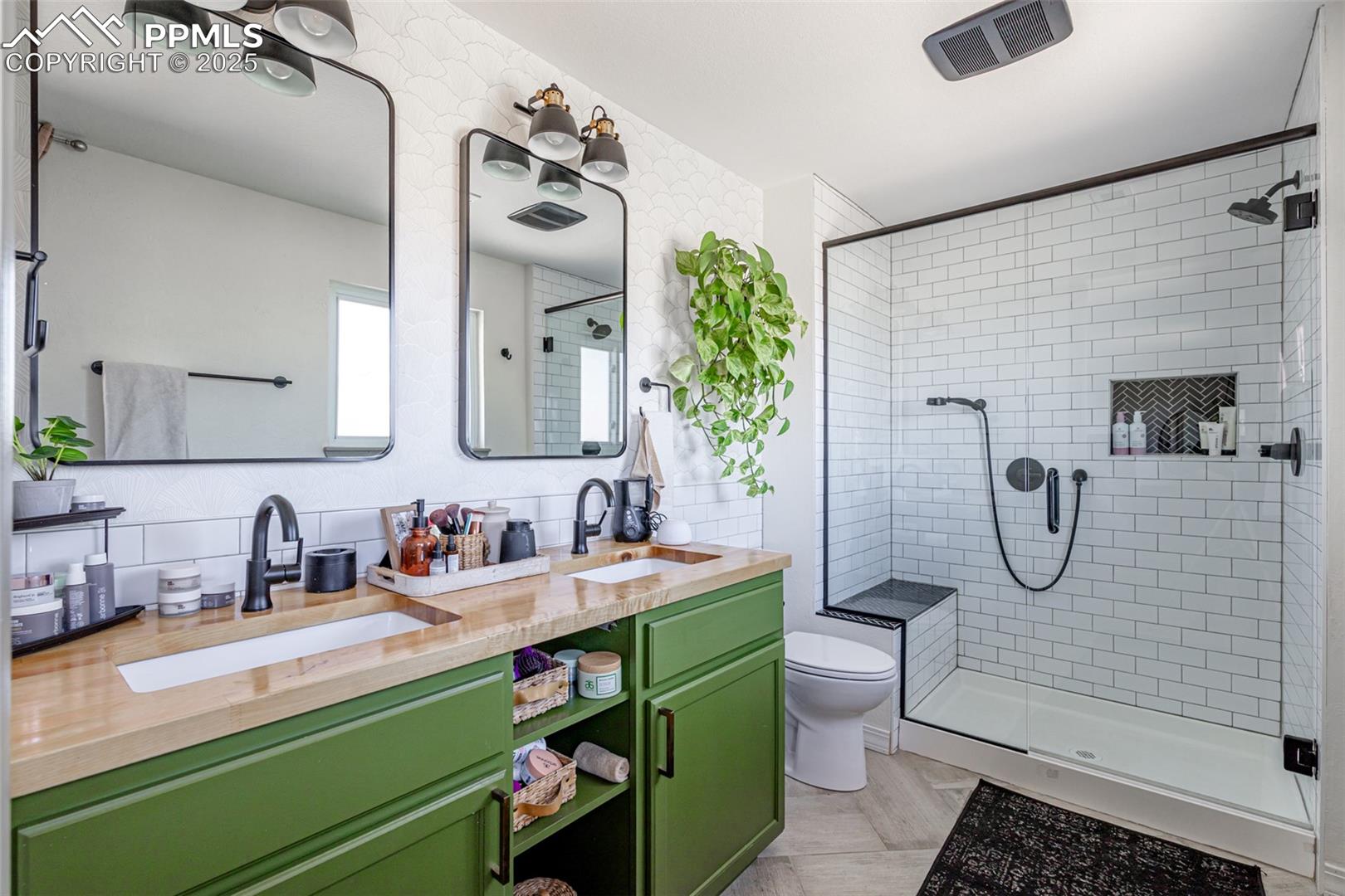 Colorado Springs, Colorado, 80925, United States, 6 Bedrooms Bedrooms, ,Residential,For Sale,1977533