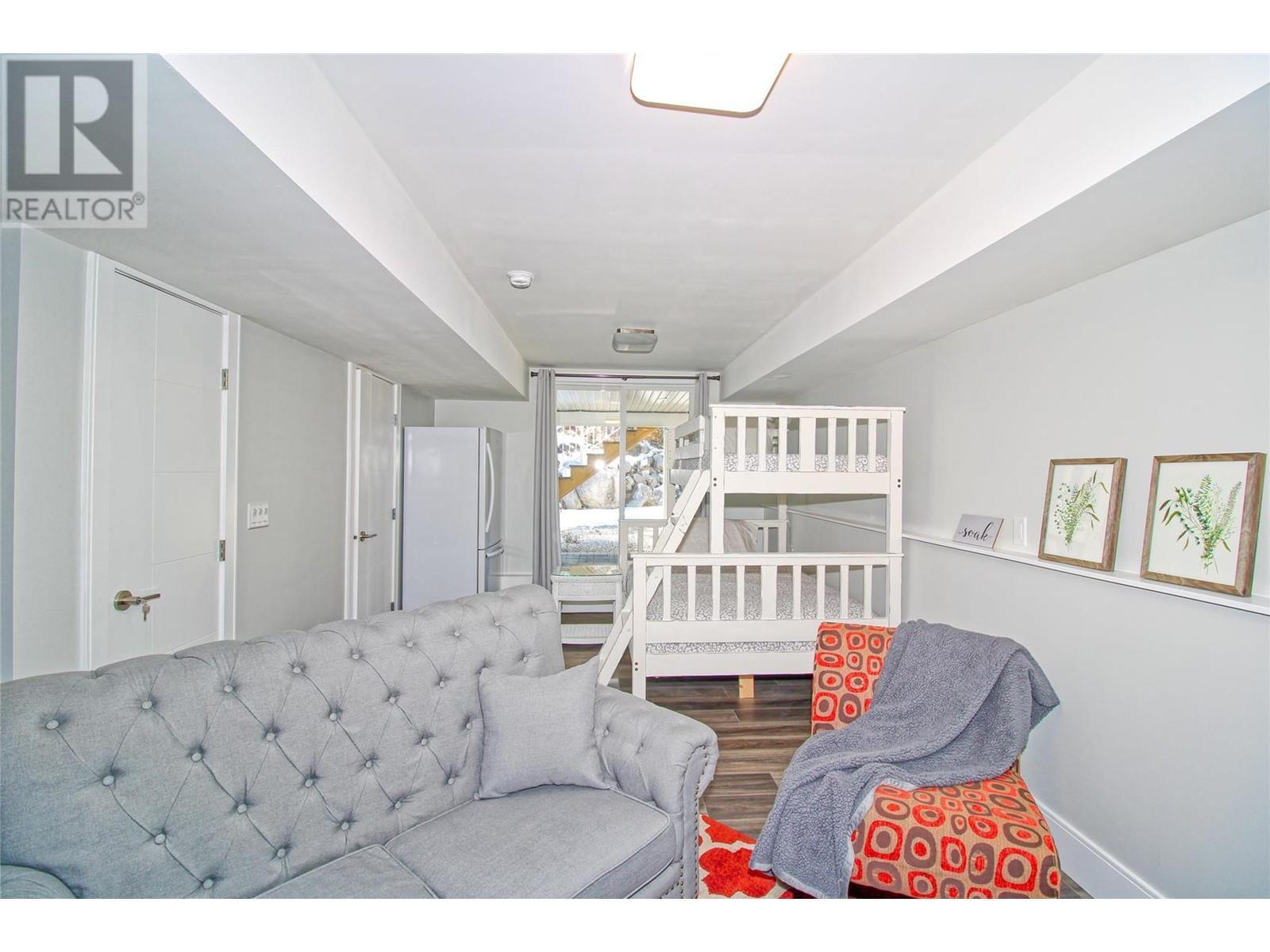 KELOWNA, British Columbia, V1Z 3R8, CA, 3 Bedrooms Bedrooms, ,3 BathroomsBathrooms,Residential,For Sale,1951197