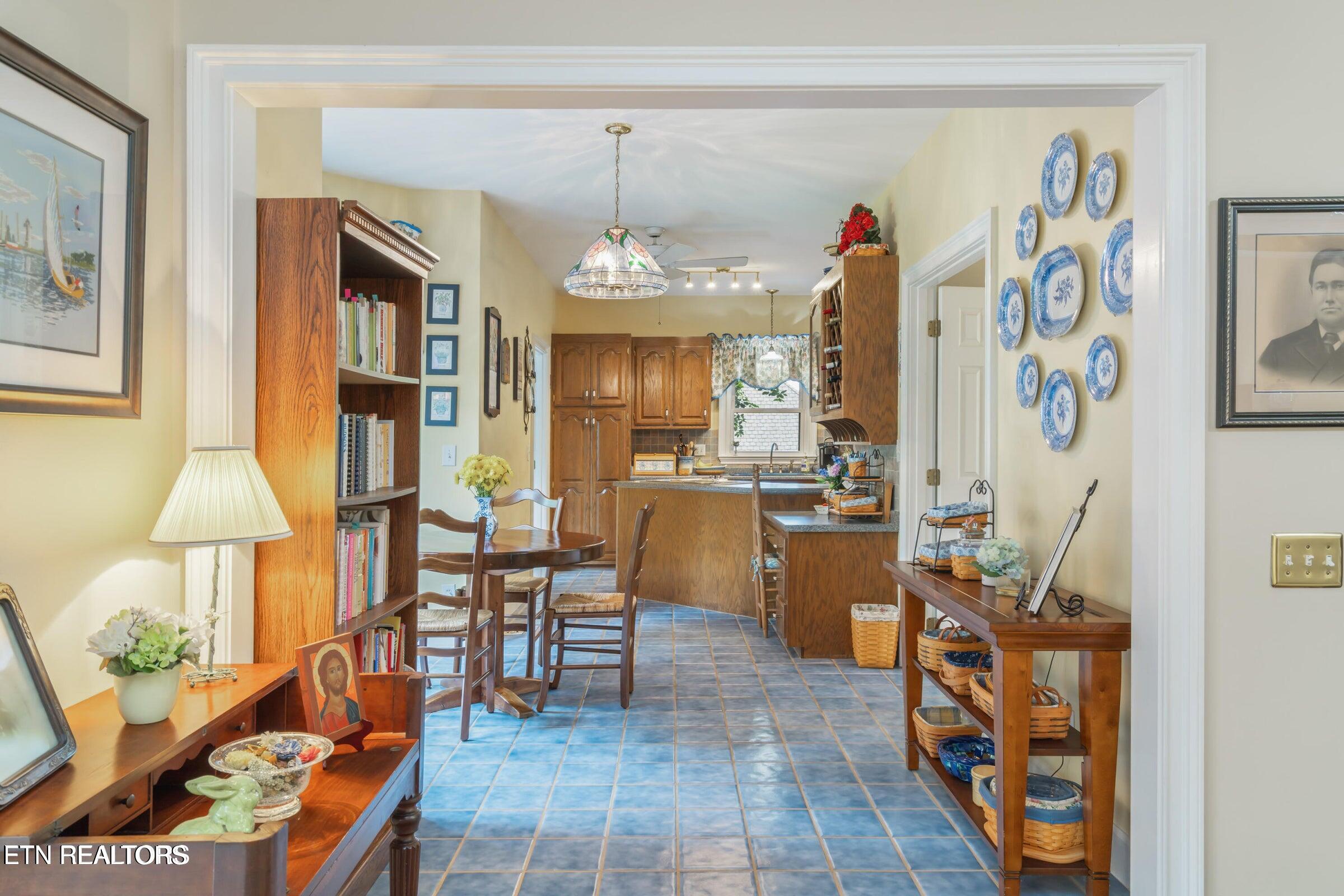 Kingston, Tennessee, 37763, United States, 3 Bedrooms Bedrooms, ,3 BathroomsBathrooms,Residential,For Sale,1897842