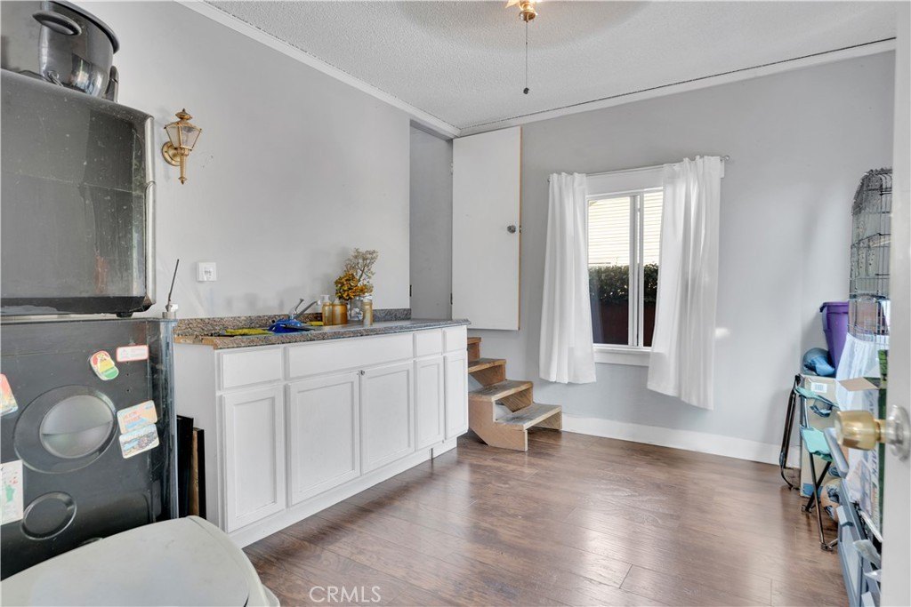 Pasadena, California, 91104, United States, 2 Bedrooms Bedrooms, ,1 BathroomBathrooms,Residential,For Sale,1944799