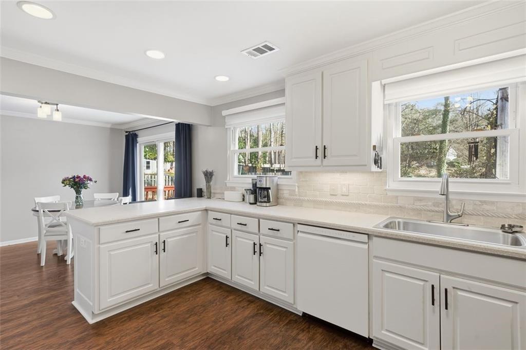 Roswell, Georgia, 30076, United States, 3 Bedrooms Bedrooms, ,2 BathroomsBathrooms,Residential,For Sale,2002041