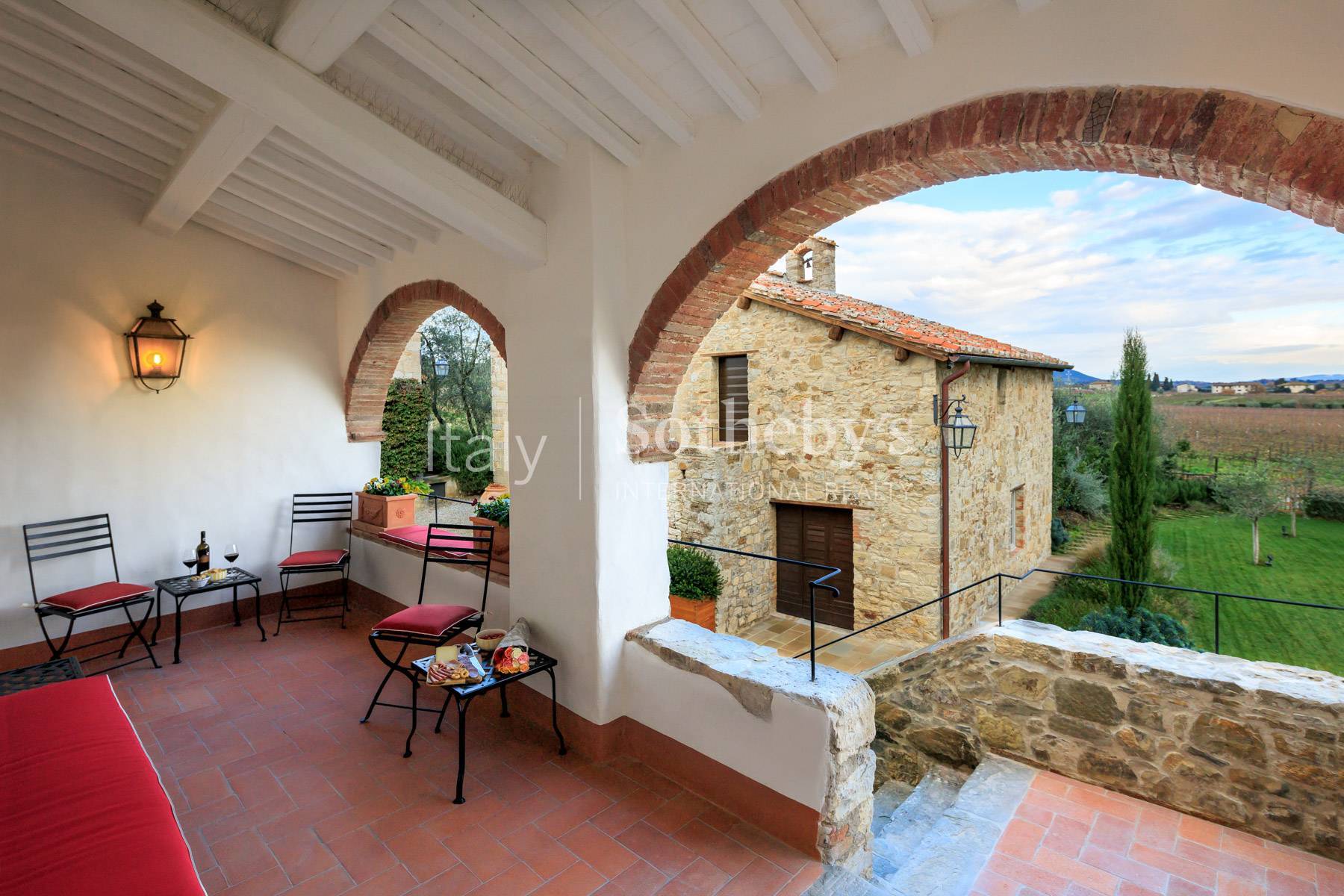  A prestigious wine estate with villa, pool and church - 物件實景