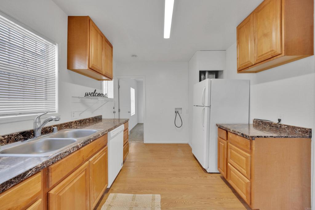 Spring Valley, California, 91977, United States, 6 Bedrooms Bedrooms, ,4 BathroomsBathrooms,Residential,For Sale,1996017