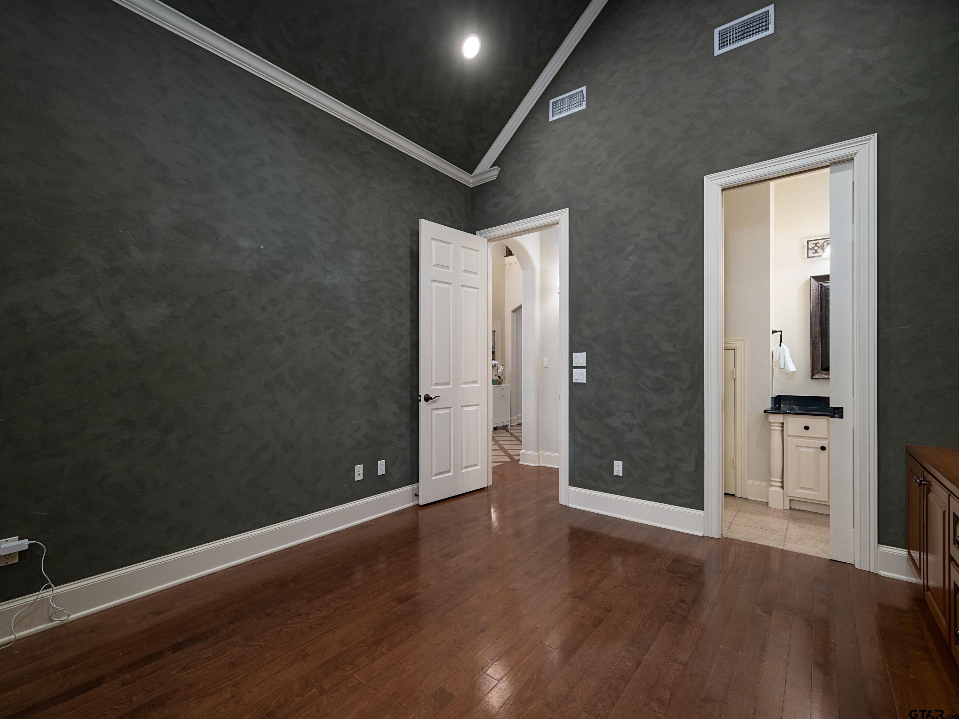 Tyler, Texas, 75703, United States, 4 Bedrooms Bedrooms, ,4 BathroomsBathrooms,Residential,For Sale,1970212