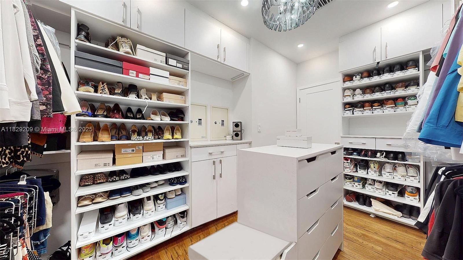 Coral Gables, Florida, 33134, United States, 4 Bedrooms Bedrooms, ,3 BathroomsBathrooms,Residential,For Sale,1976350