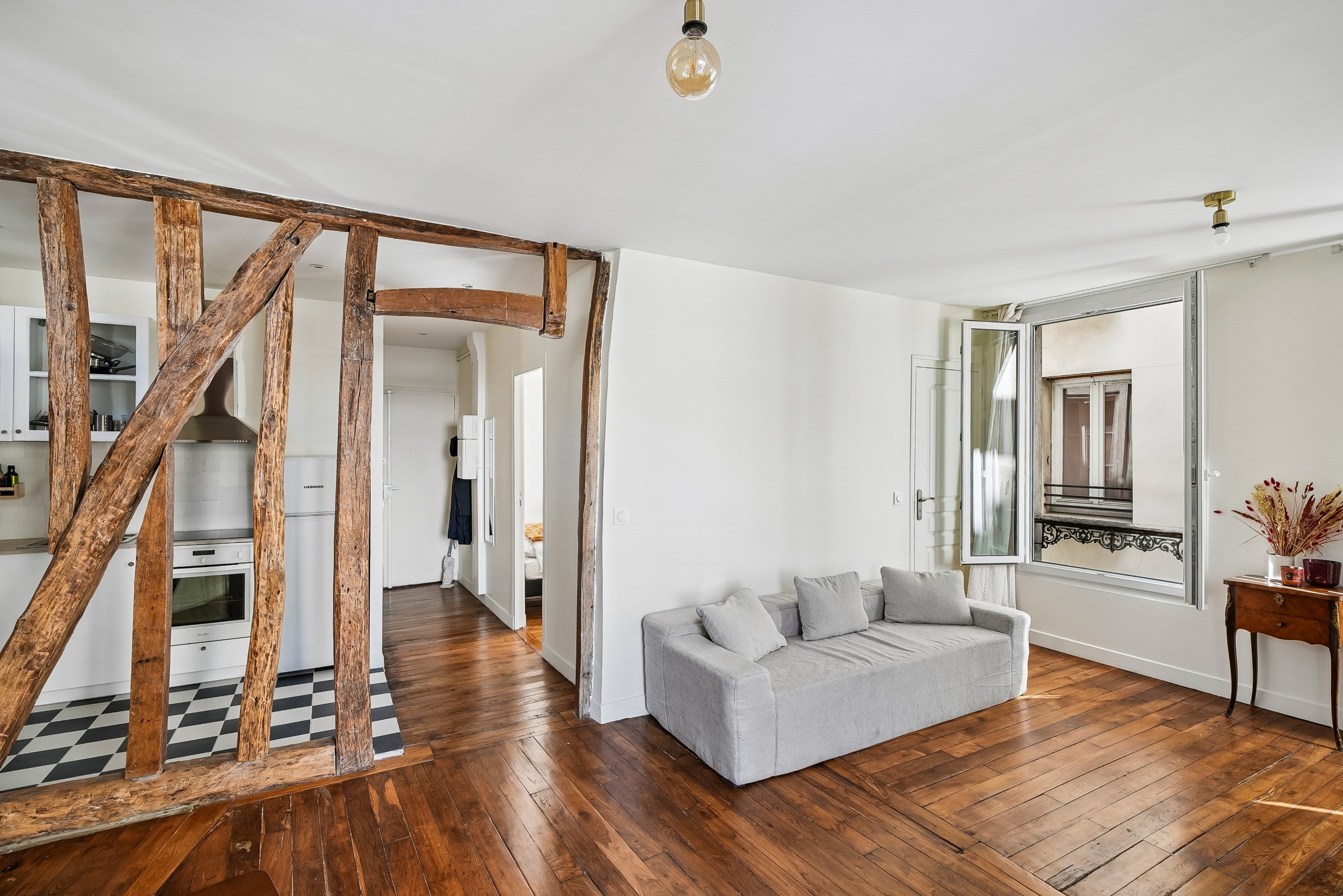  Paris XVIII — In the heart of Montmartre, a bright apartment with views of the … - 物件實景