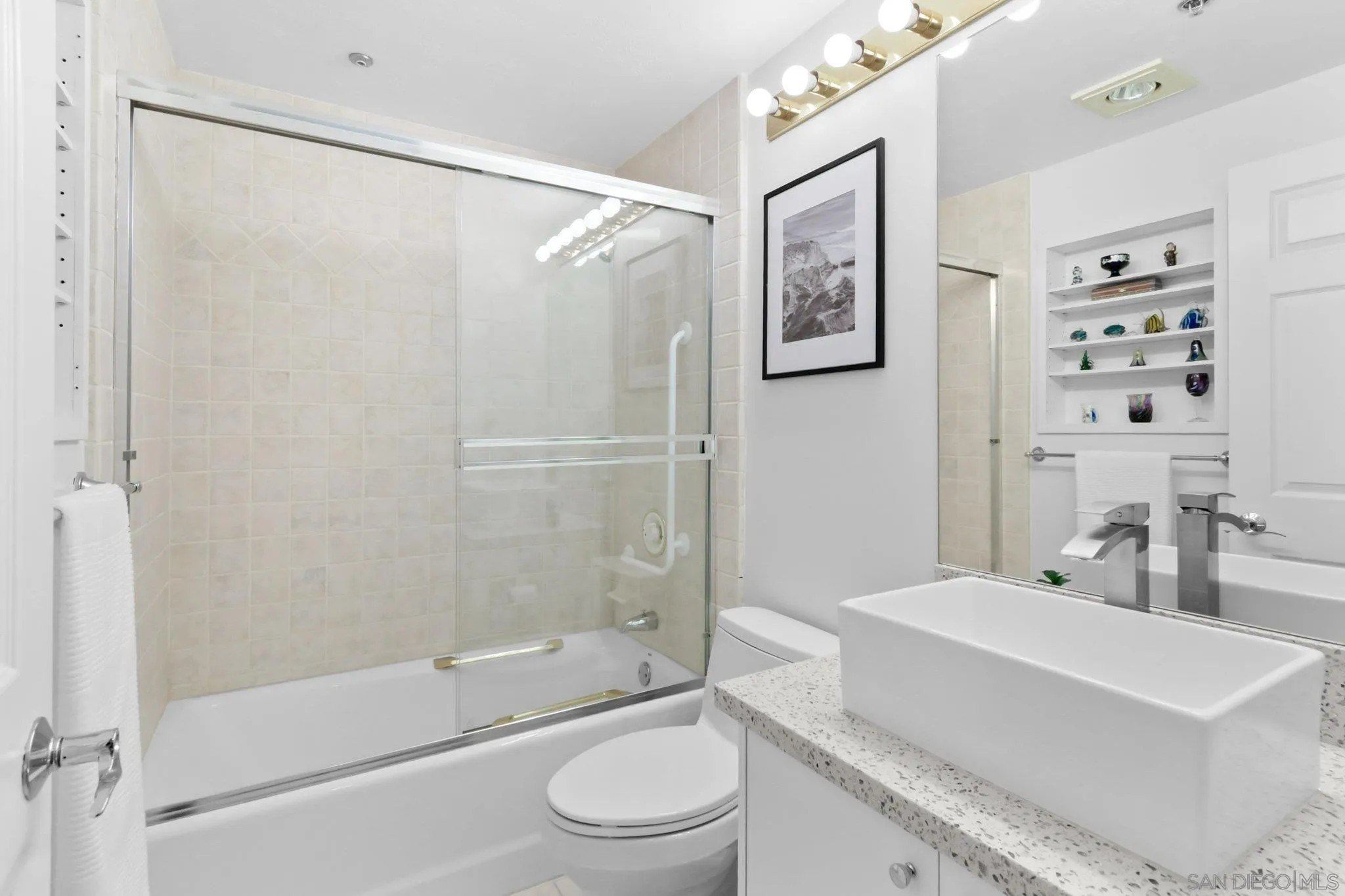 San Diego, California, 92122, United States, 2 Bedrooms Bedrooms, ,2 BathroomsBathrooms,Residential,For Sale,1972545