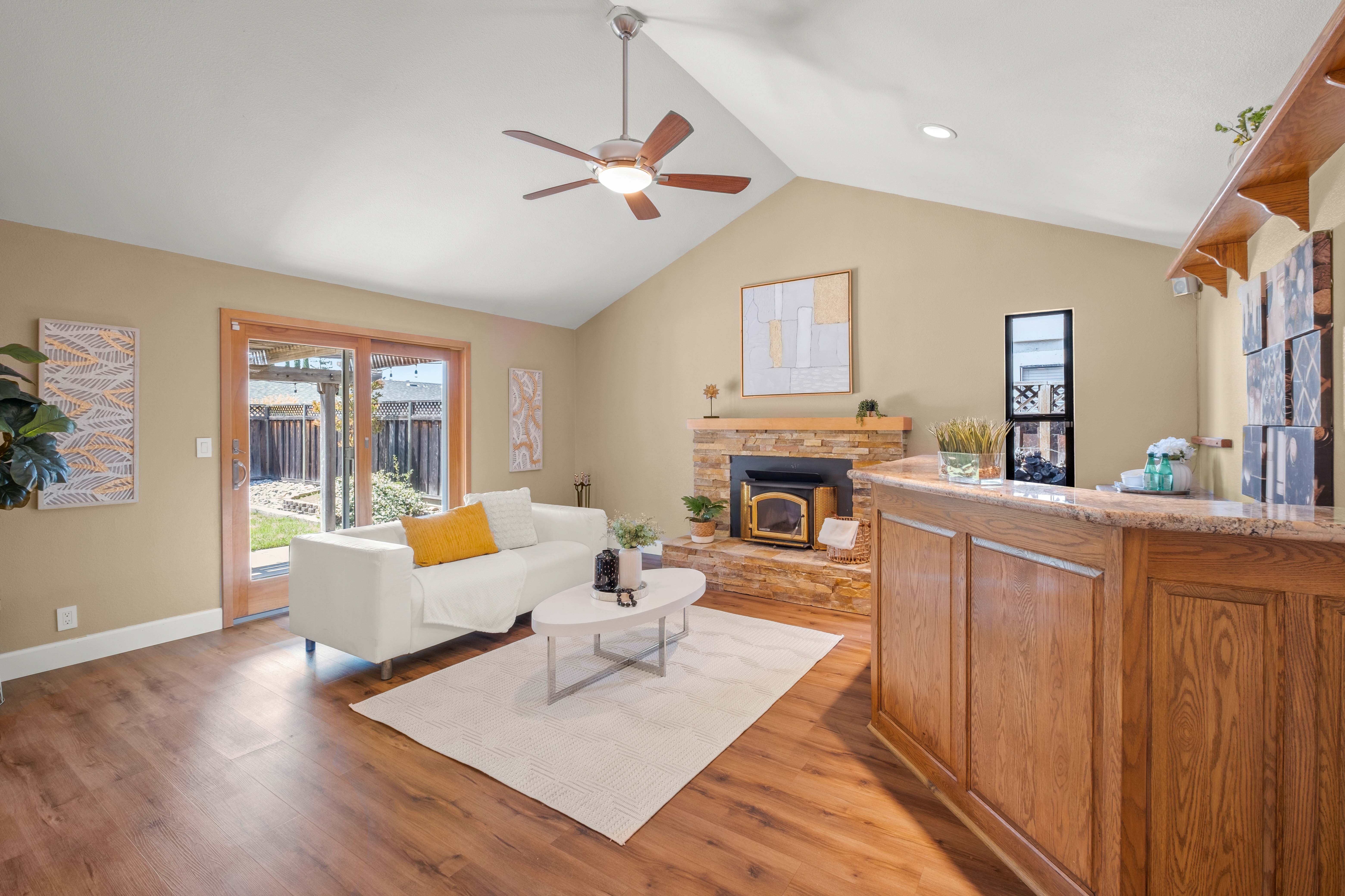  Beautifully Updated Pleasanton Single-Story with Custom Finishes - 物件實景