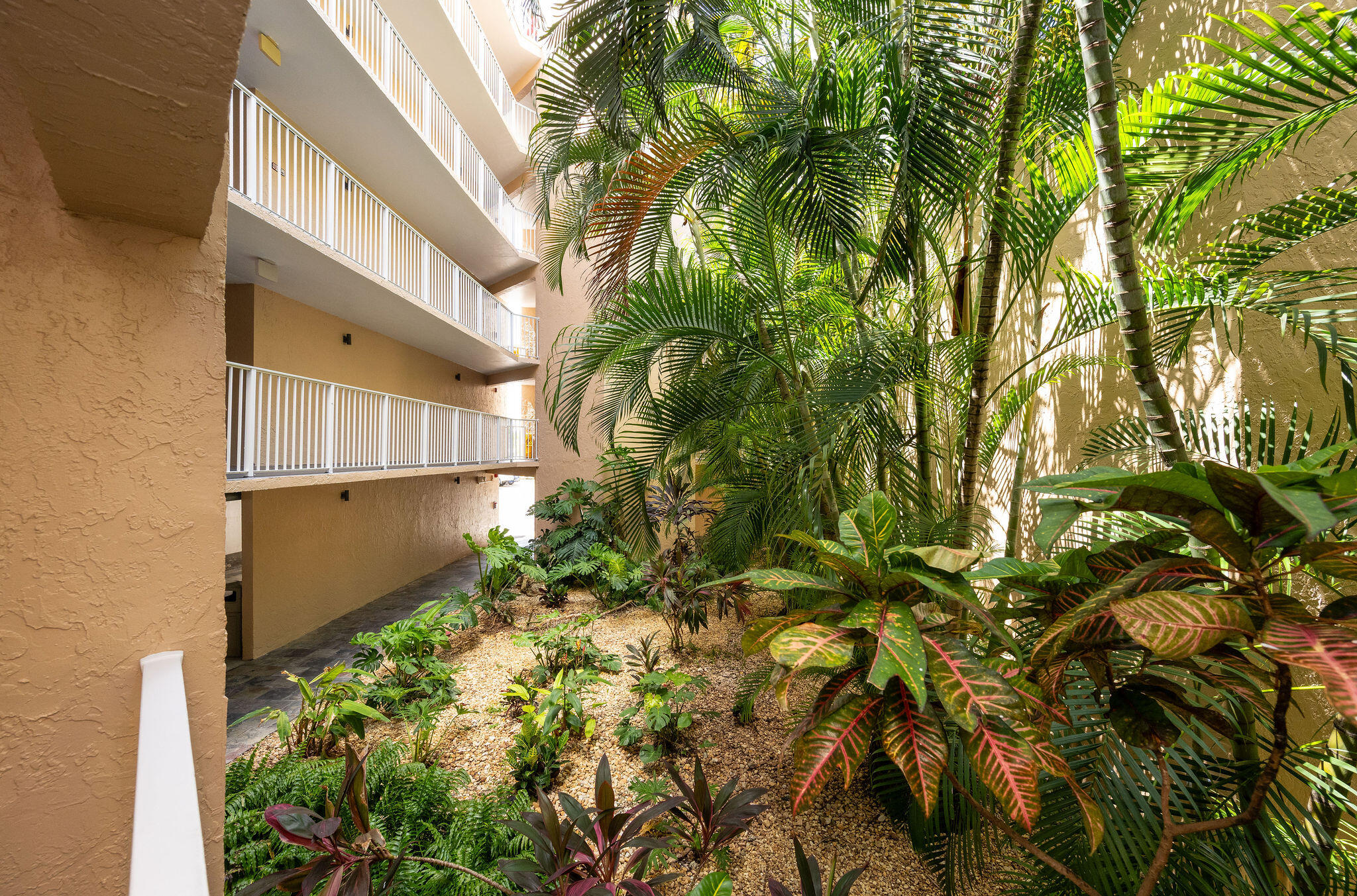 KEY WEST, Florida, 33040, United States, 2 Bedrooms Bedrooms, ,2 BathroomsBathrooms,Residential,For Sale,1933410