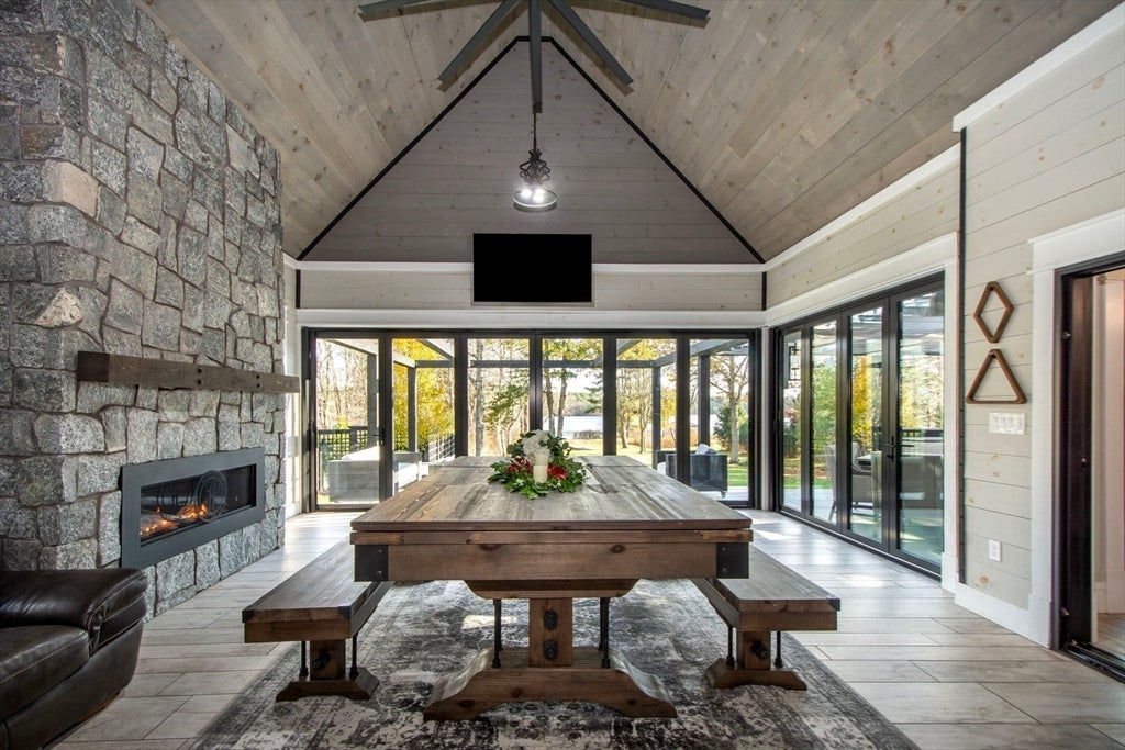 Carver, Massachusetts, 02330, United States, 5 Bedrooms Bedrooms, ,6 BathroomsBathrooms,Residential,For Sale,2005561