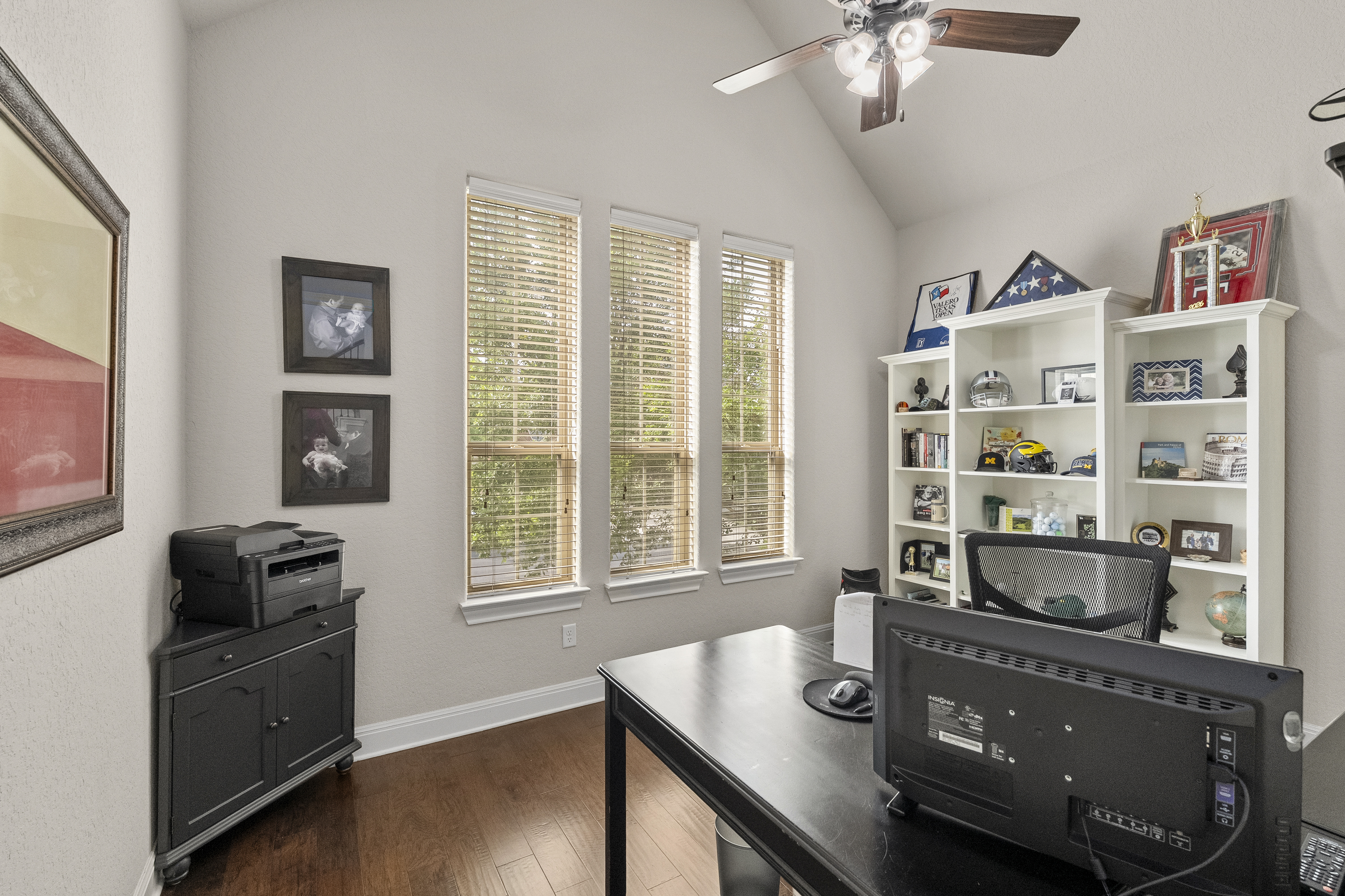  Thoughtfully Designed with Exceptional Floor Plan - 物件實景