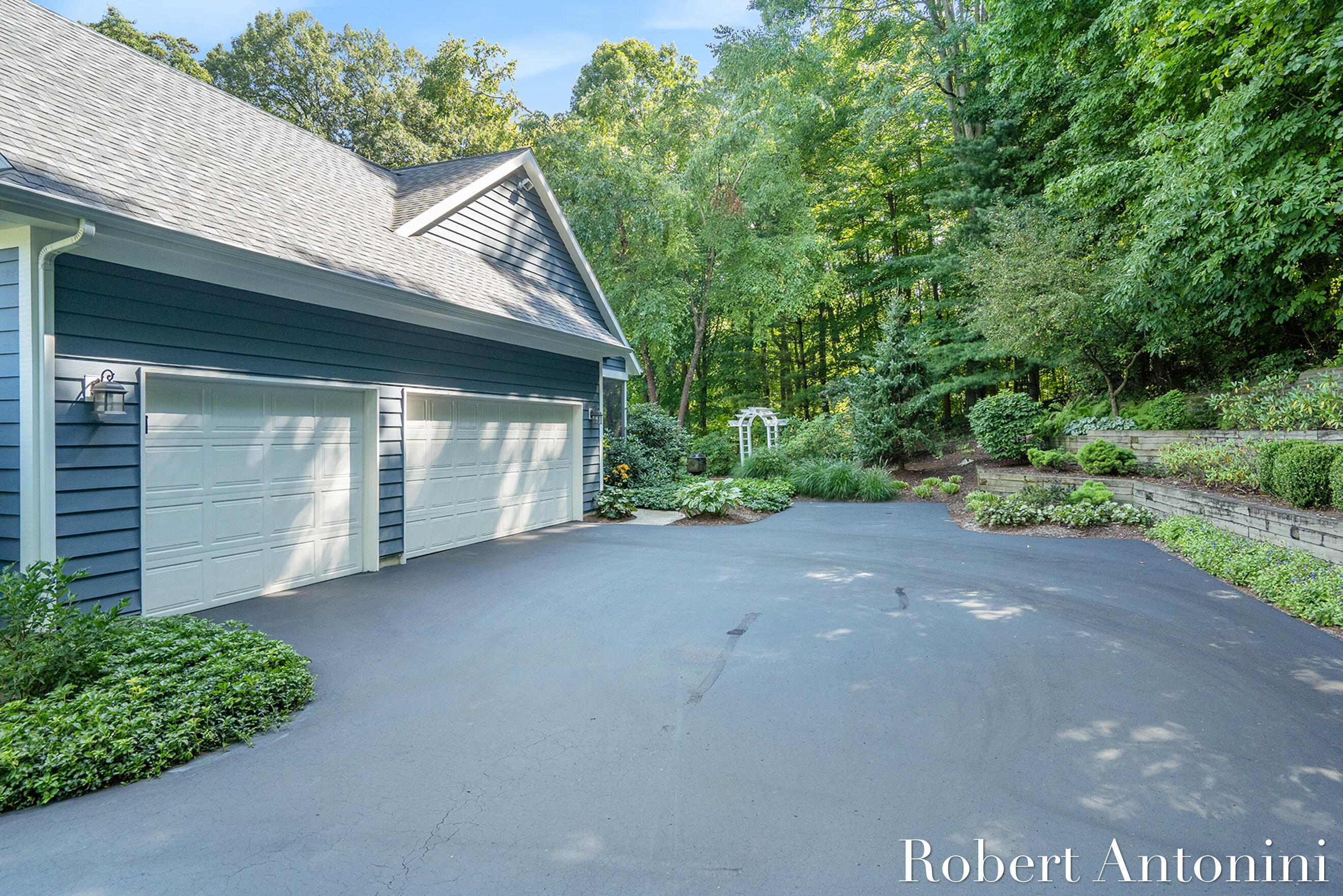 Grand Rapids, Michigan, 49525, United States, 5 Bedrooms Bedrooms, ,4 BathroomsBathrooms,Residential,For Sale,1837852