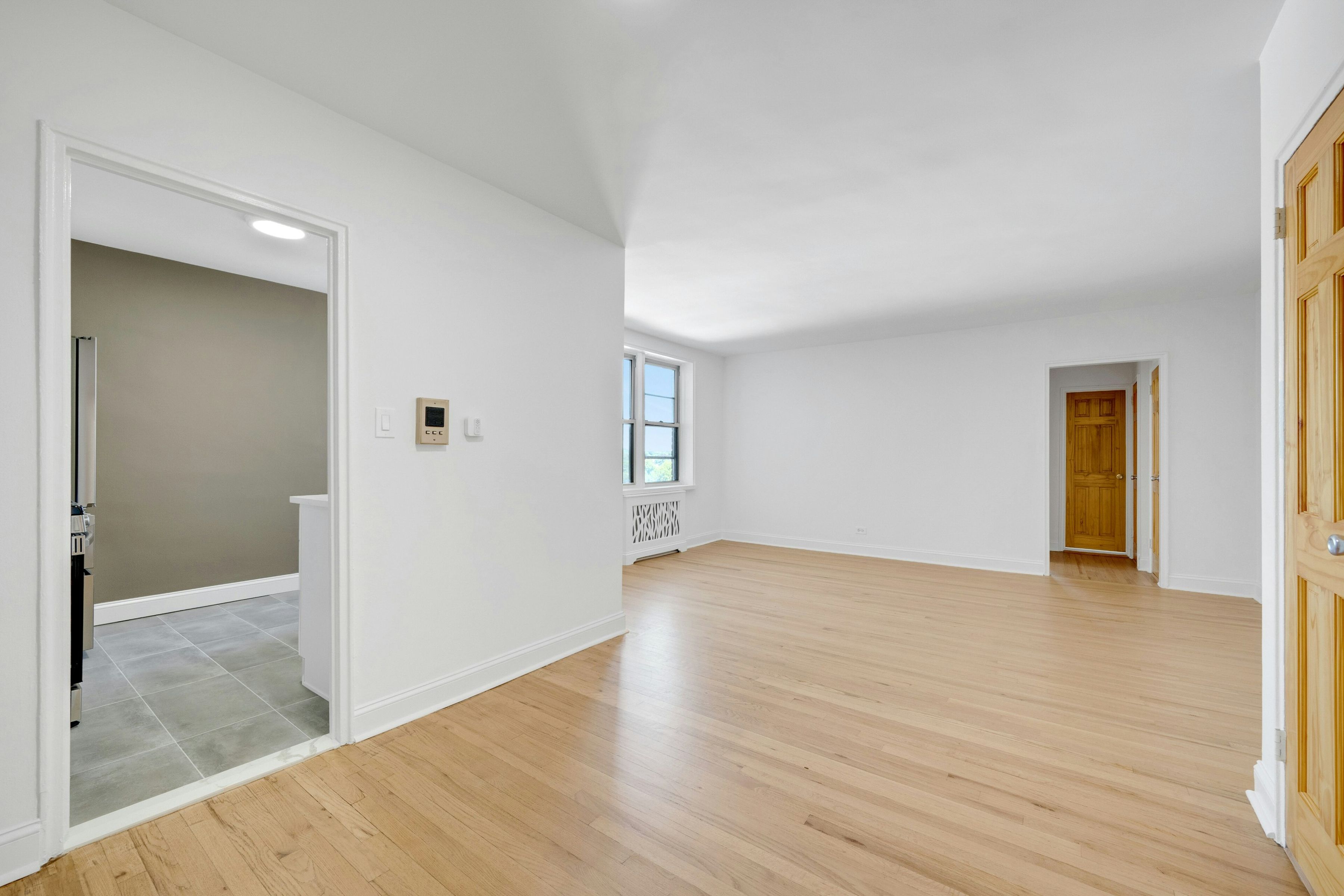  5650 Netherland Avenue - 物件實景