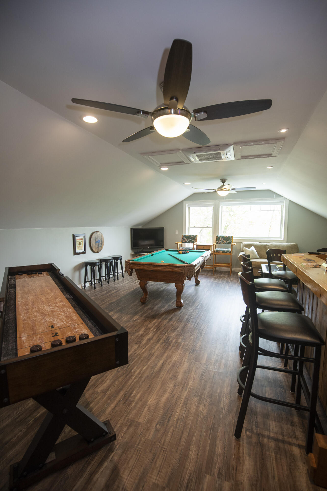 Harrodsburg, Kentucky, 40330, United States, 5 Bedrooms Bedrooms, ,4 BathroomsBathrooms,Residential,For Sale,1826729