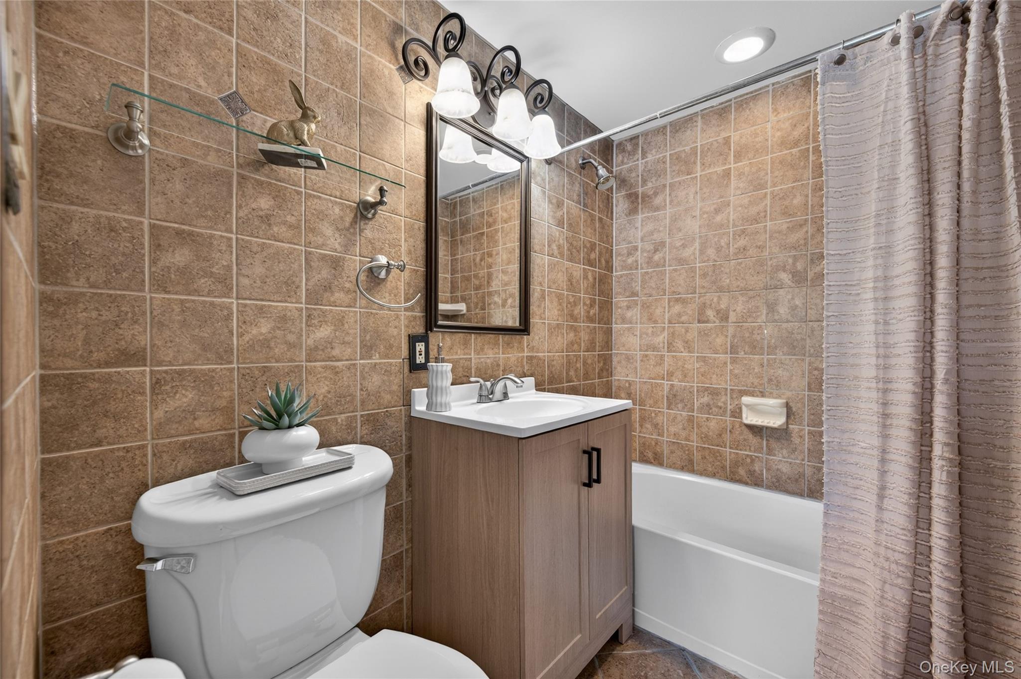  136 Lodge Avenue, Huntington Station, NY, 11746 - 物件實景