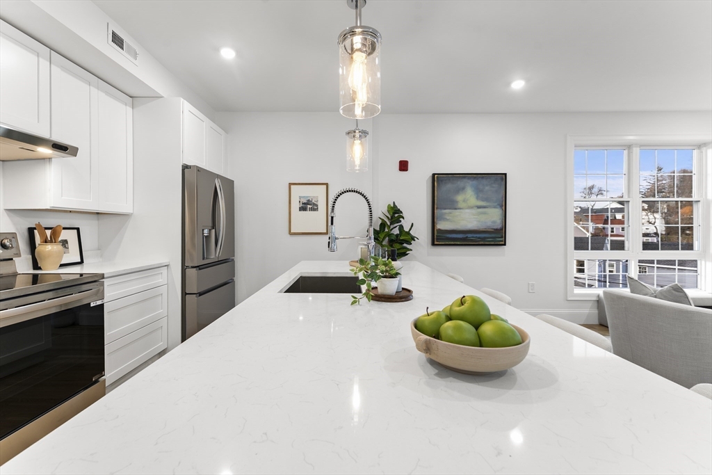 Marlborough, Massachusetts, 01752, United States, 2 Bedrooms Bedrooms, ,2 BathroomsBathrooms,Residential,For Sale,2000469