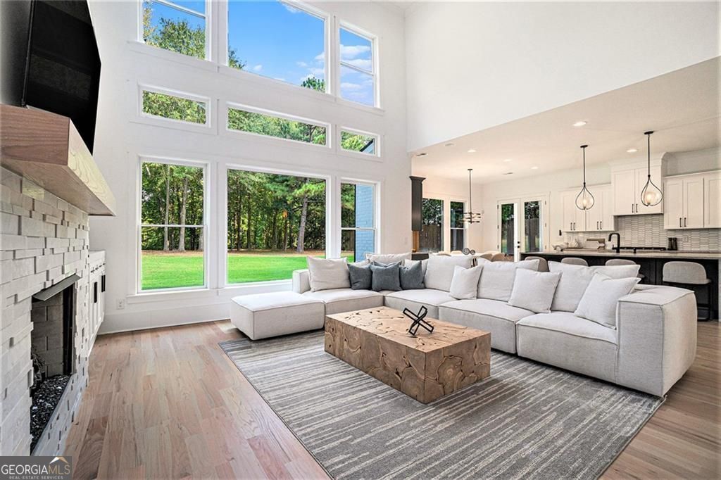 Alpharetta, Georgia, 30009, United States, 5 Bedrooms Bedrooms, ,4 BathroomsBathrooms,Residential,For Sale,1899249
