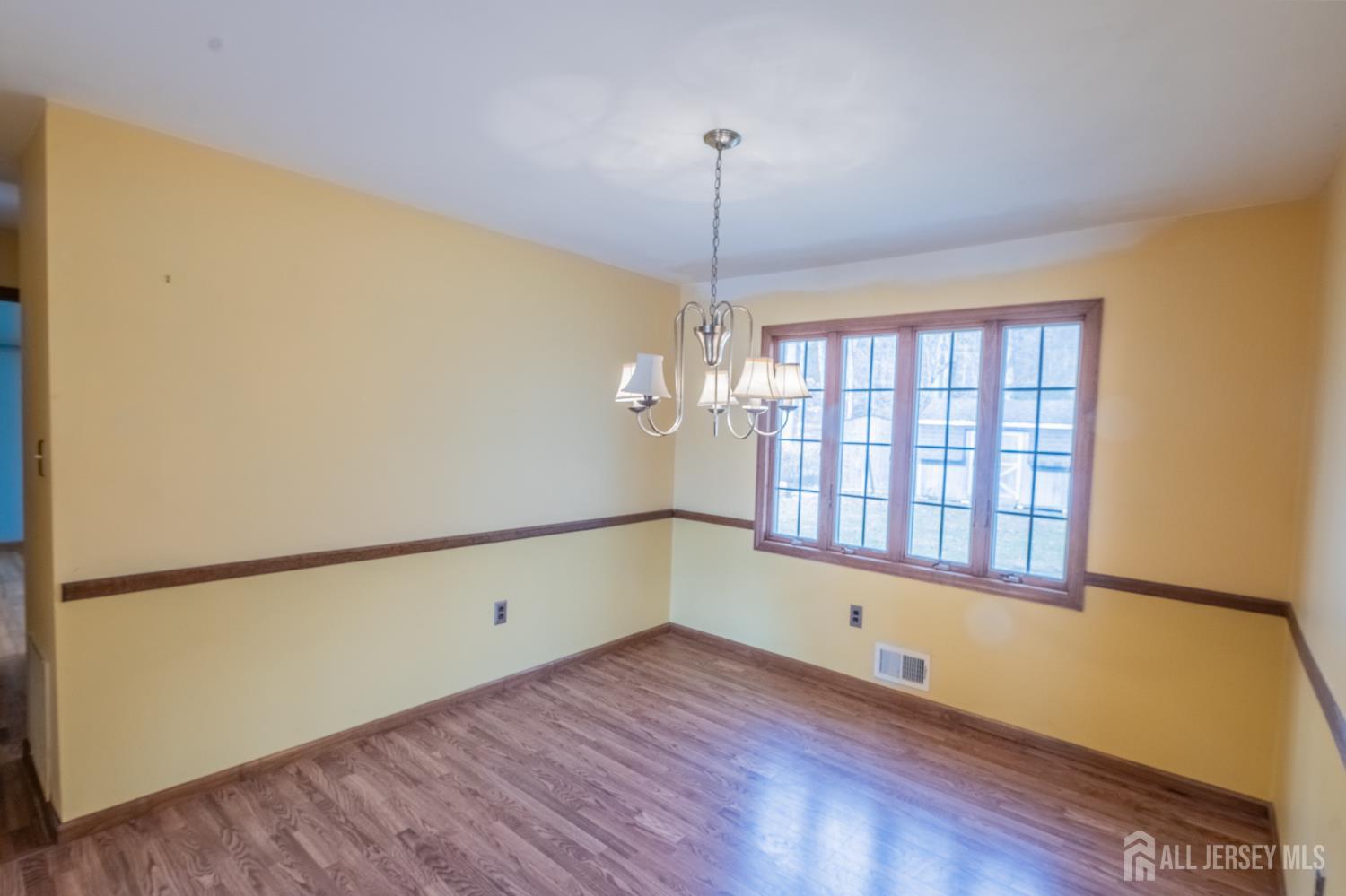 East Brunswick, New Jersey, 08816, United States, 3 Bedrooms Bedrooms, ,2 BathroomsBathrooms,Residential,For Sale,2002265