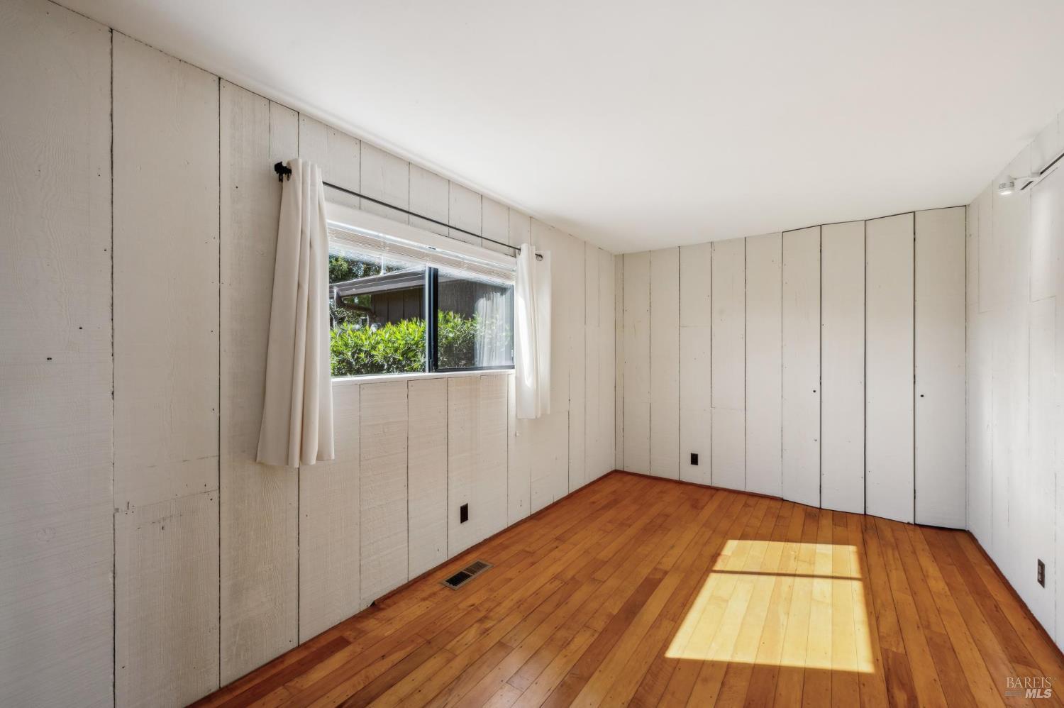 Bolinas, California, 94924, United States, 3 Bedrooms Bedrooms, ,2 BathroomsBathrooms,Residential,For Sale,2003104