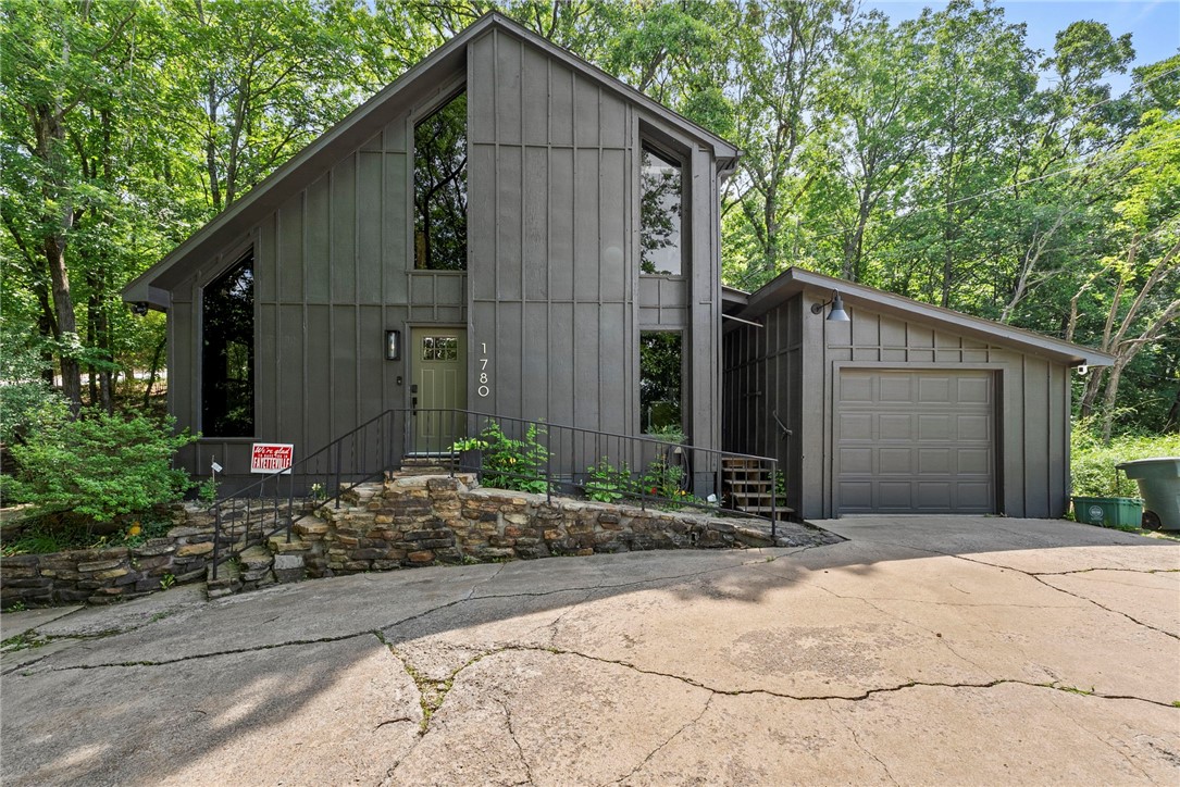 Fayetteville, Arkansas, 72703, United States, 2 Bedrooms Bedrooms, ,3 BathroomsBathrooms,Residential,For Sale,1846597
