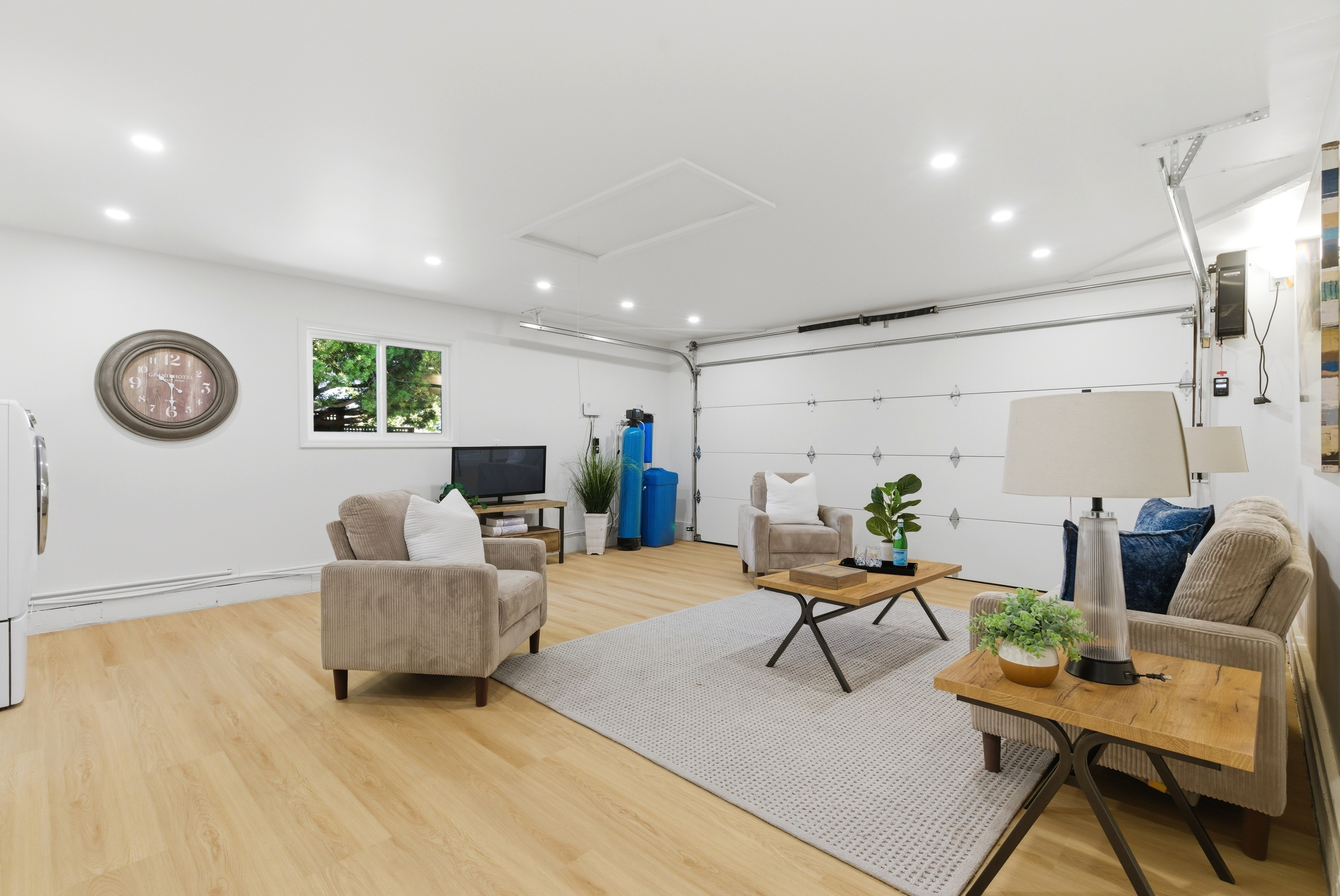  Private, Stylishly Updated Home in Prime Cambrian Location - 物件實景