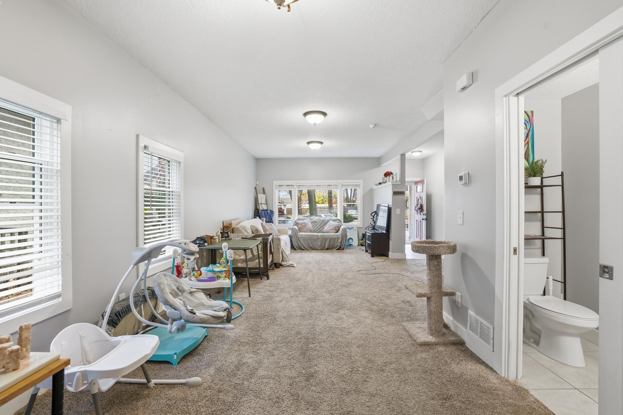 Saint Paul, Minnesota, 55102, United States, ,Residential,For Sale,1989124