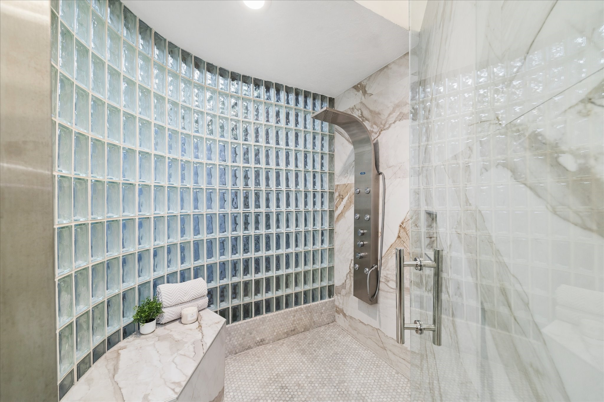  2411 Oakbank Drive - 物件實景