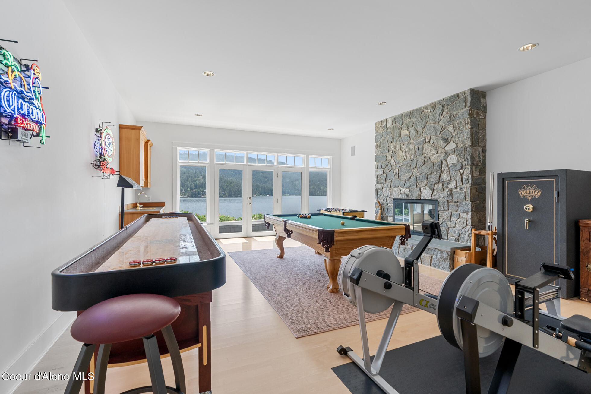 Coeur d'Alene, Idaho, 83814, United States, 4 Bedrooms Bedrooms, ,5 BathroomsBathrooms,Residential,For Sale,1864122