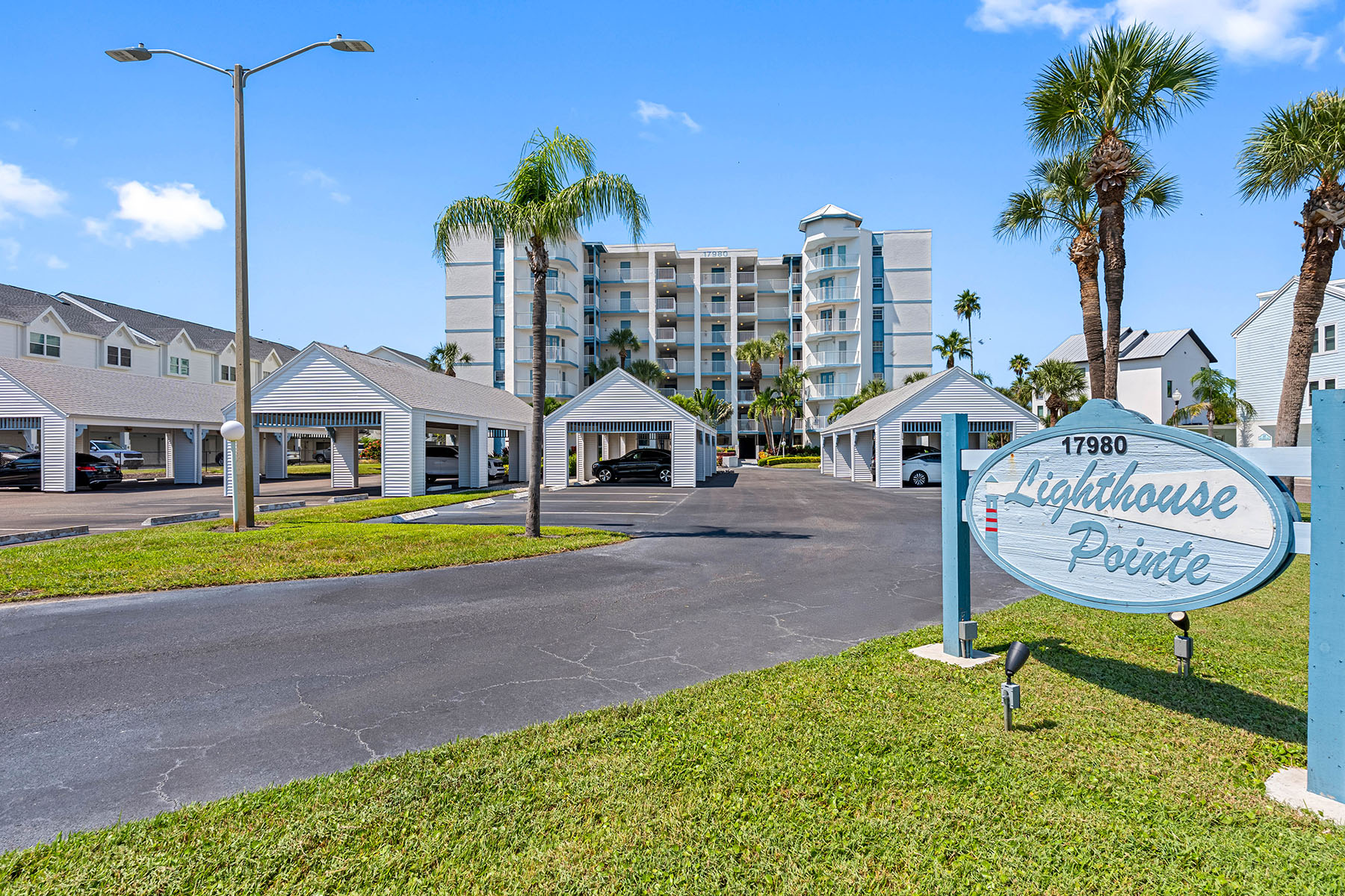  LIGHTHOUSE POINTE CONDO - 物件實景