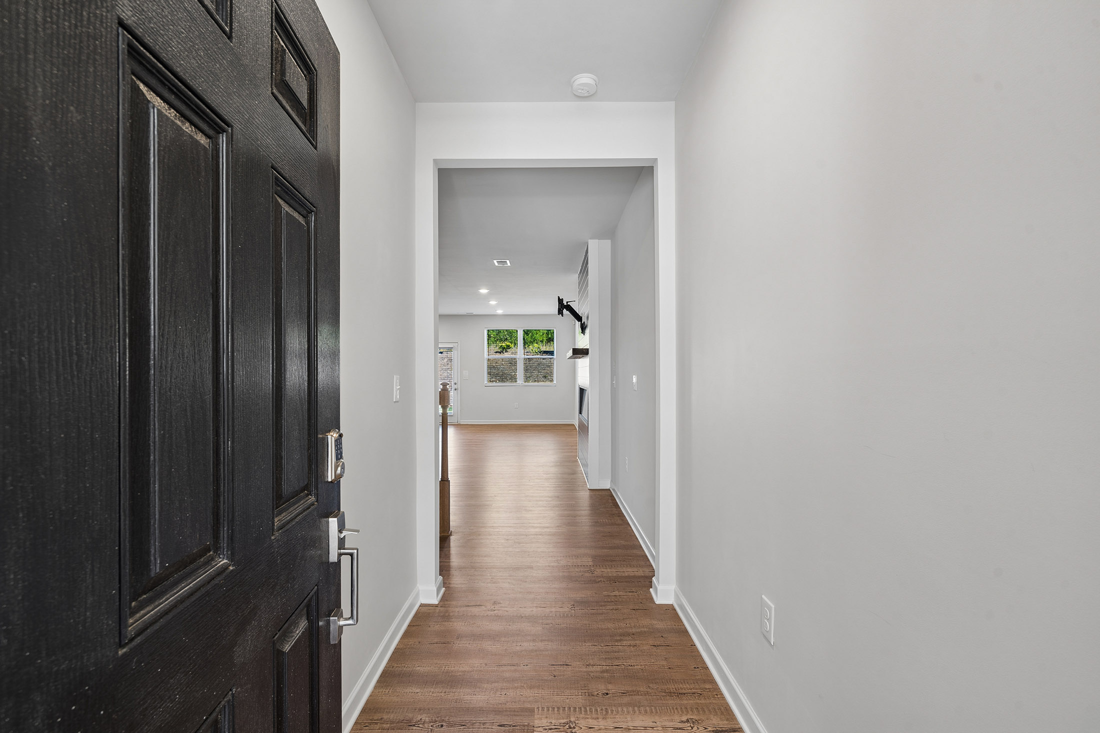  Spacious Living and Upgraded Finishes at Logan Point - 物件實景