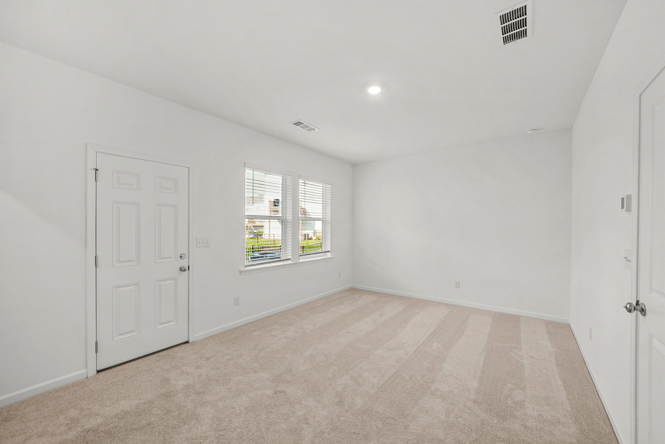  Better Than New Townhome is Ready Today - 物件實景