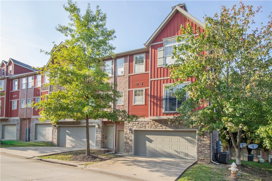 Hillshire Dr, Fayetteville, AR 72704