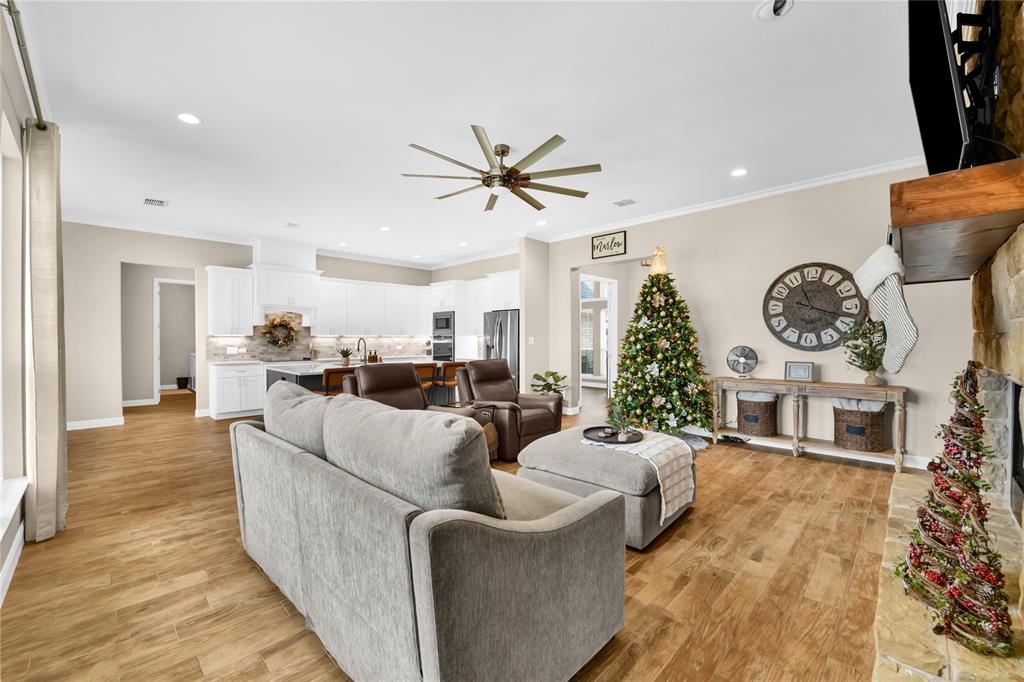 Weatherford, Texas, 76088, United States, 4 Bedrooms Bedrooms, ,3 BathroomsBathrooms,Residential,For Sale,2006084