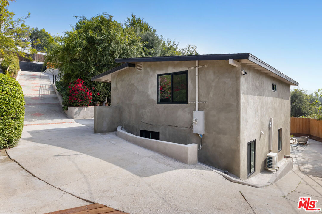 Los Angeles, California, 90065, United States, 3 Bedrooms Bedrooms, ,2 BathroomsBathrooms,Residential,For Sale,1987634