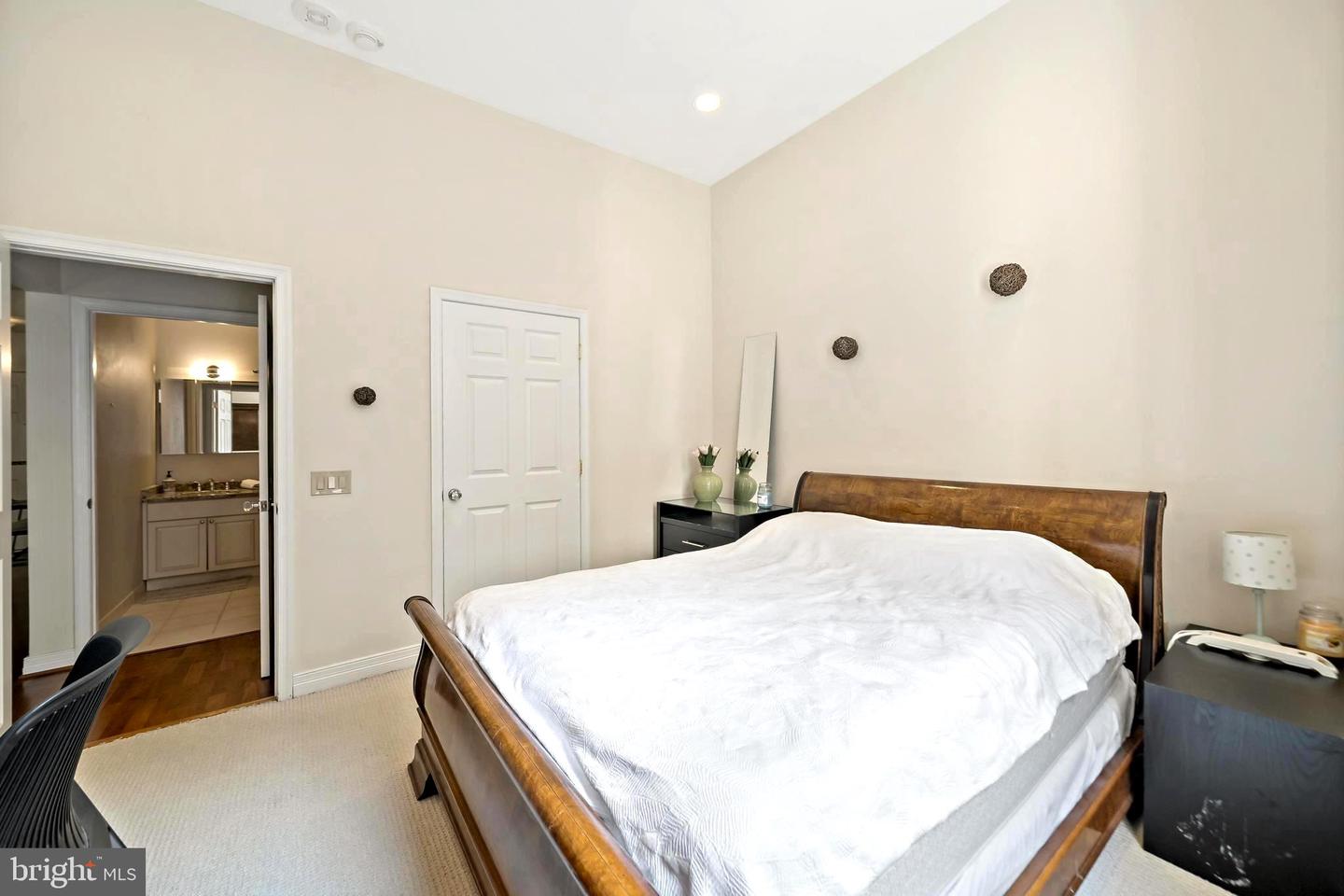 Philadelphia, Pennsylvania, 19103, United States, 2 Bedrooms Bedrooms, ,2 BathroomsBathrooms,Residential,For Sale,1901854