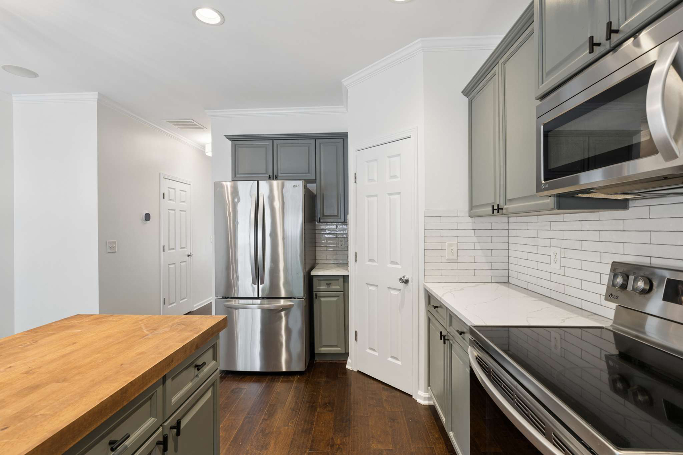  Beautifully Renovated Townhome in the Gated Liberty Park Community - 物件實景