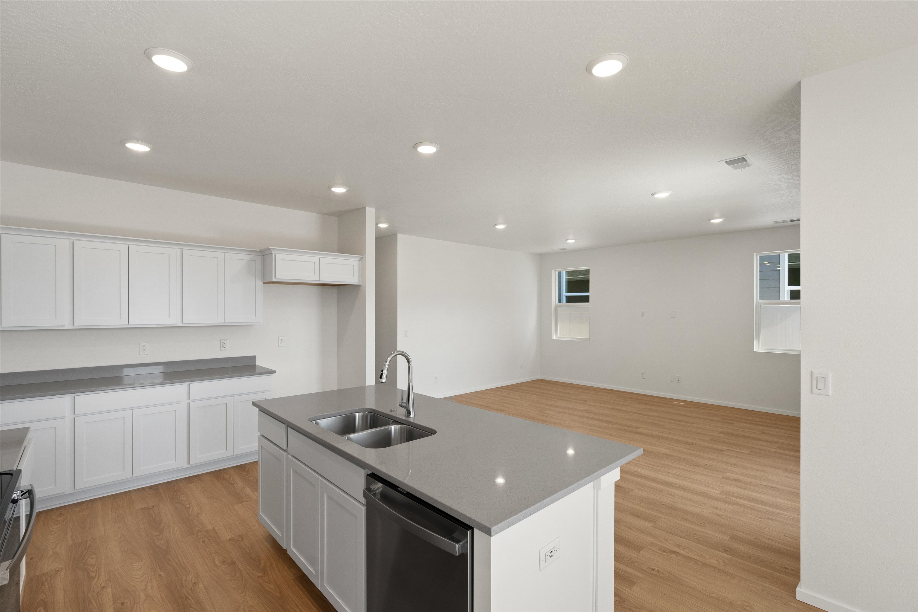 Deer Park, Washington, 99006, United States, 3 Bedrooms Bedrooms, ,2 BathroomsBathrooms,Residential,For Sale,1954532