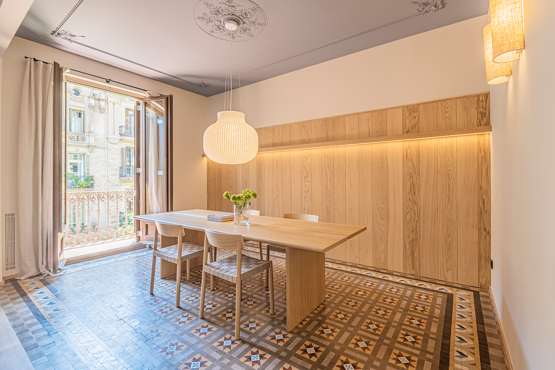  Modernist flat in Eixample with premium finishes in the Quadrat d