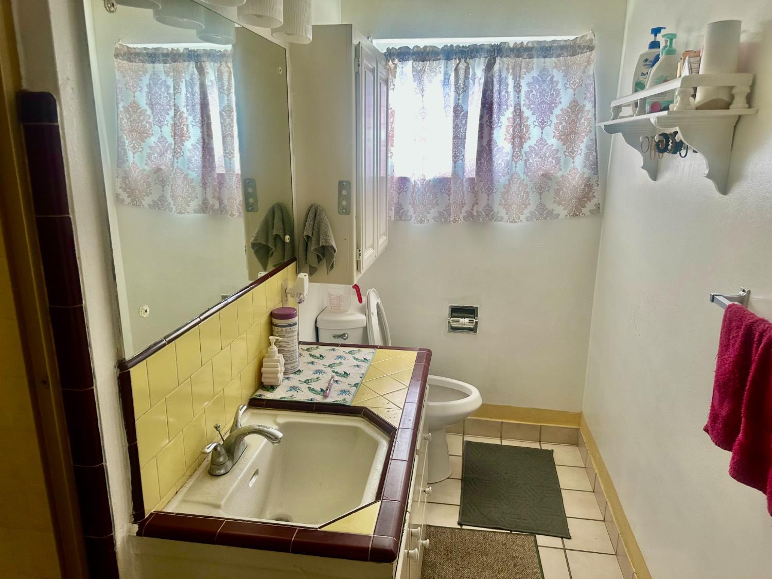 Lodi, California, 95240, United States, 3 Bedrooms Bedrooms, ,2 BathroomsBathrooms,Residential,For Sale,2009722