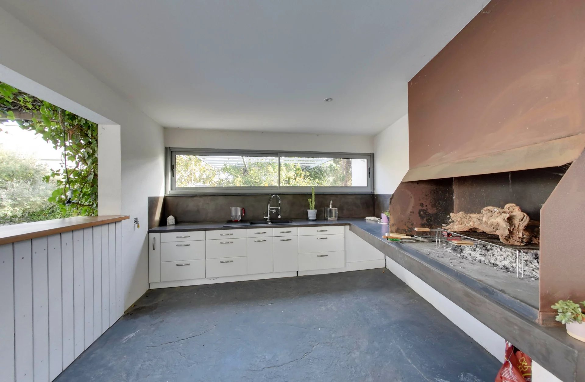 Perpignan, Occitanie, 66000, FR, 3 Bedrooms Bedrooms, ,3 BathroomsBathrooms,Residential,For Sale,2000722