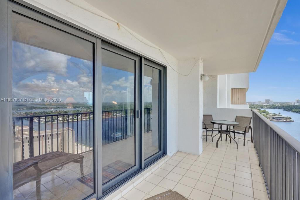 Hollywood, Florida, 33019, United States, 2 Bedrooms Bedrooms, ,2 BathroomsBathrooms,Residential,For Sale,1918580