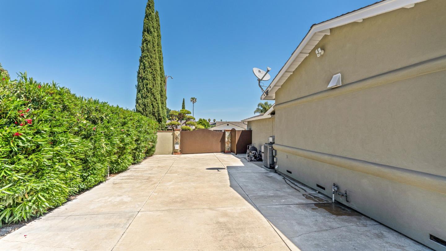 San Jose - Blossom Valley, California, 95123, United States, 3 Bedrooms Bedrooms, ,2 BathroomsBathrooms,Residential,For Sale,1742904