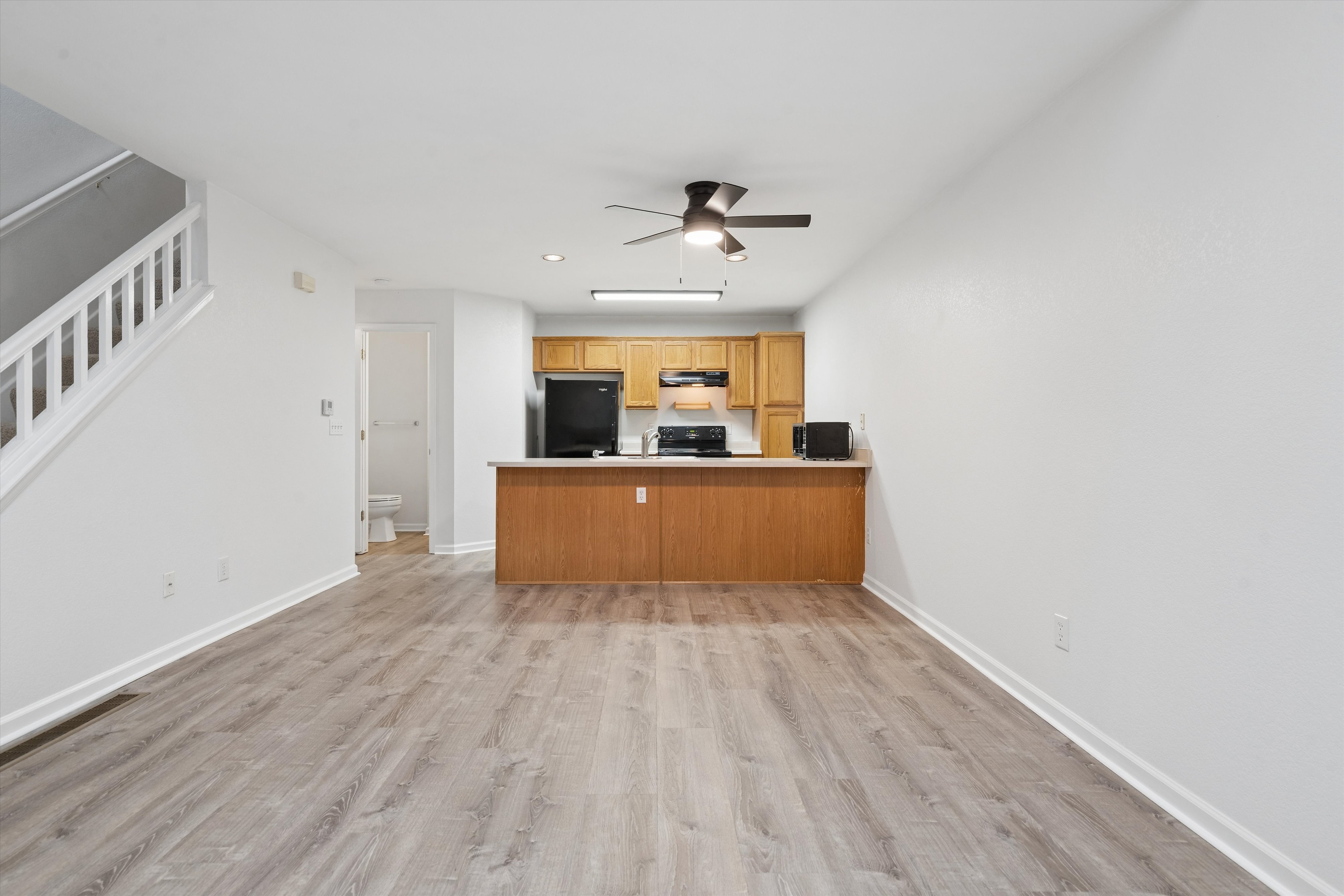  Charming Two-Story Condo for Sale - 物件實景