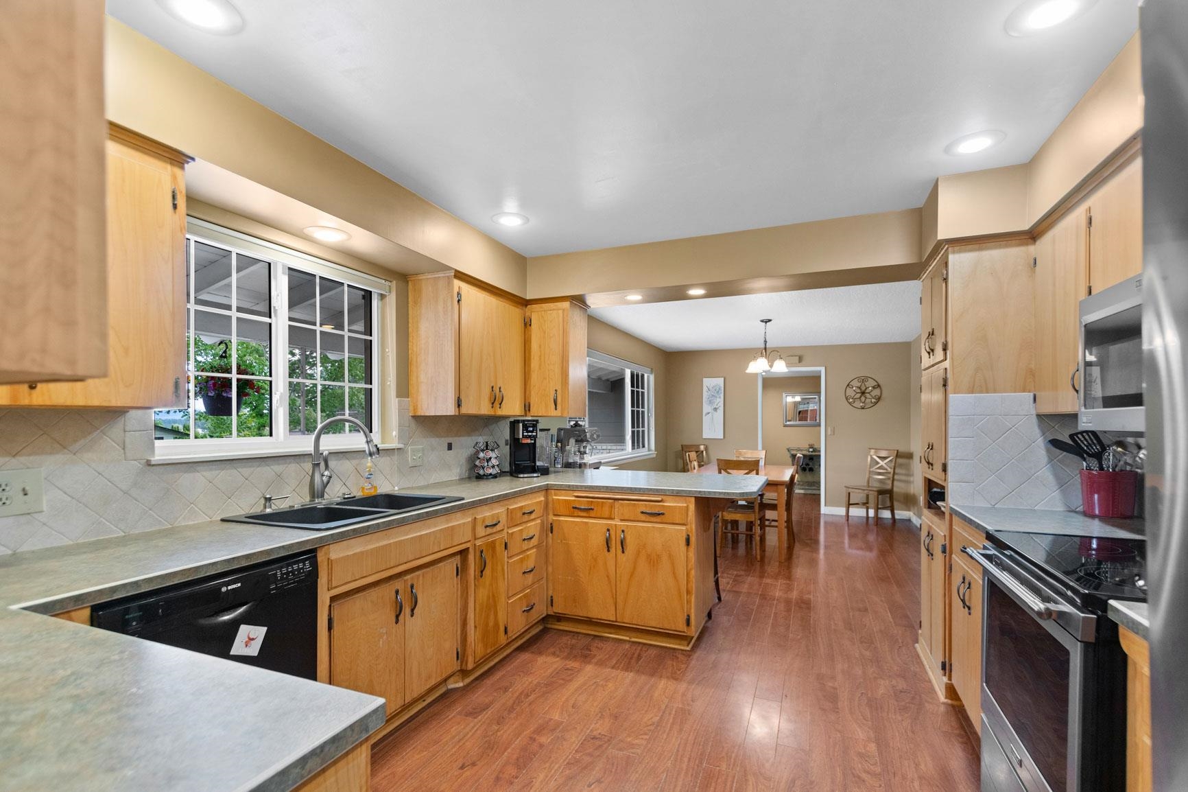 Spokane, Washington, 99218, United States, 4 Bedrooms Bedrooms, ,4 BathroomsBathrooms,Residential,For Sale,1828122