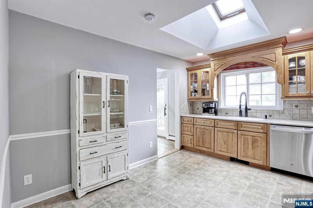 Ramsey, New Jersey, 07446, United States, 4 Bedrooms Bedrooms, ,3 BathroomsBathrooms,Residential,For Sale,1911105