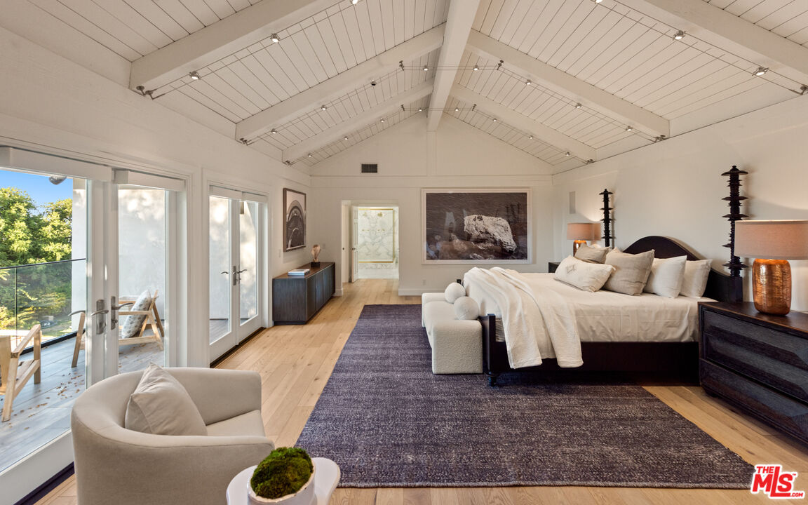 Los Angeles, California, 90049, United States, 5 Bedrooms Bedrooms, ,4 BathroomsBathrooms,Residential,For Sale,1889913