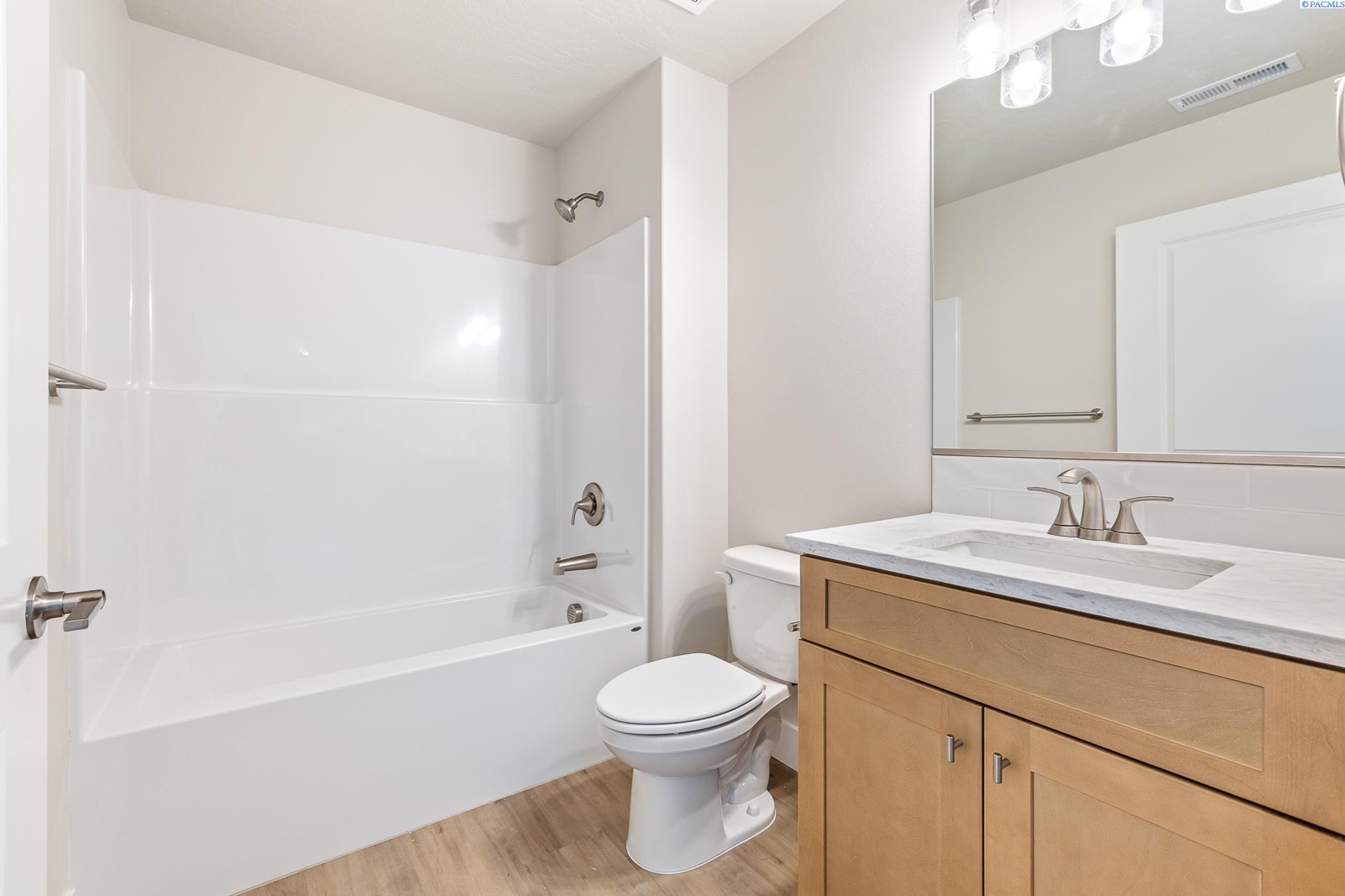 Kennewick, Washington, 99338, United States, 3 Bedrooms Bedrooms, ,1 BathroomBathrooms,Residential,For Sale,1803967