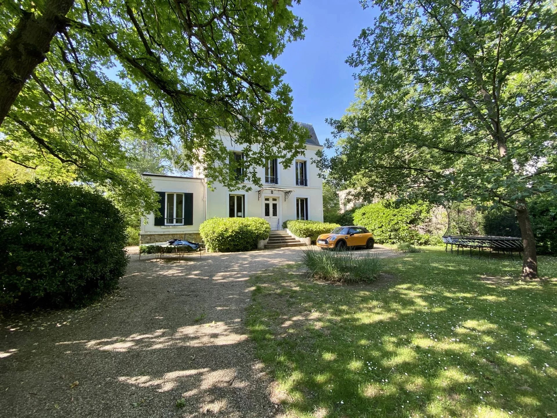 Le Vésinet, Île-de-France, 78110, FR, 5 Bedrooms Bedrooms, ,5 BathroomsBathrooms,Residential,For Sale,1994583