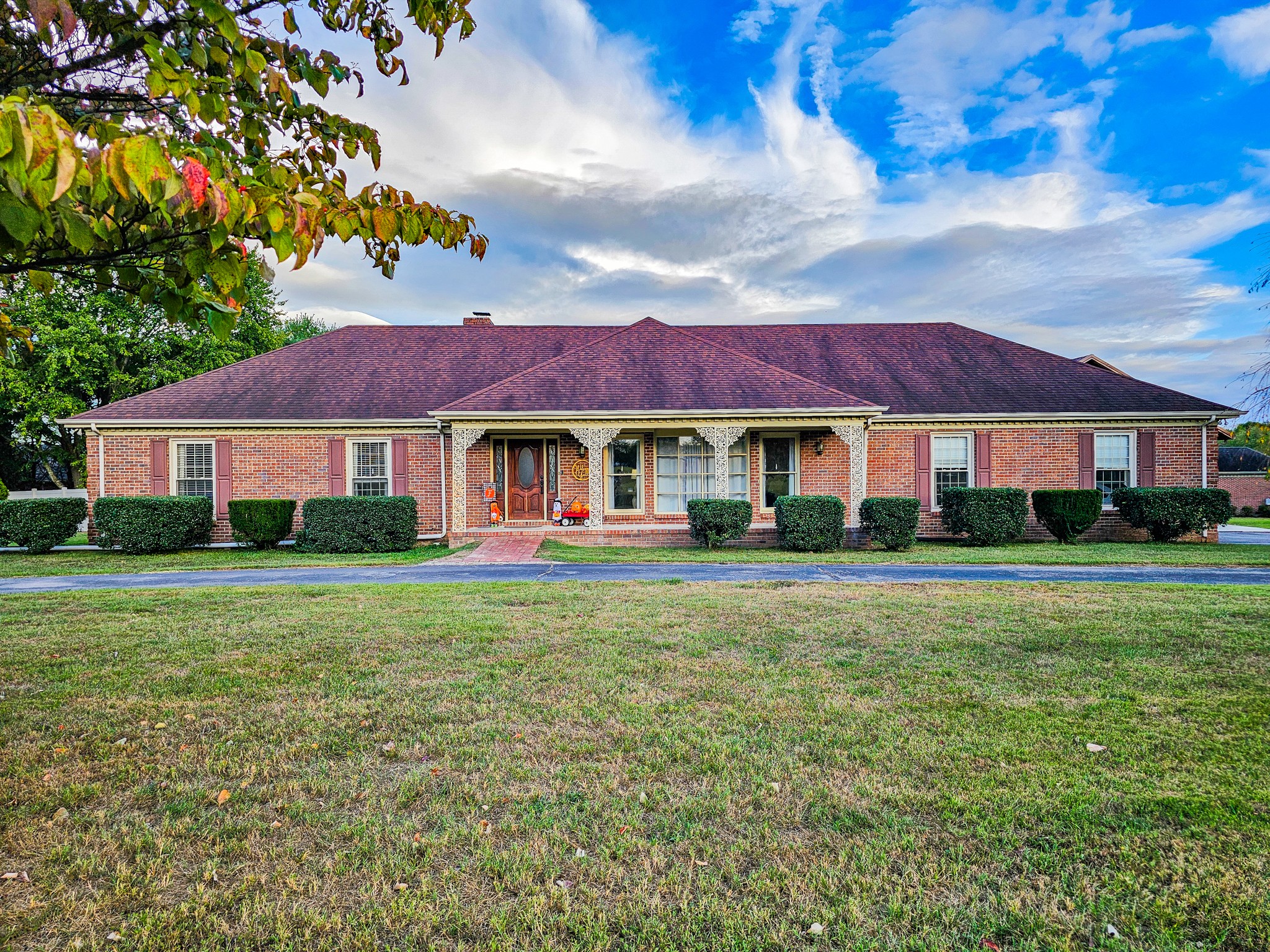 Tullahoma, Tennessee, 37388, United States, 3 Bedrooms Bedrooms, ,4 BathroomsBathrooms,Residential,For Sale,1794204