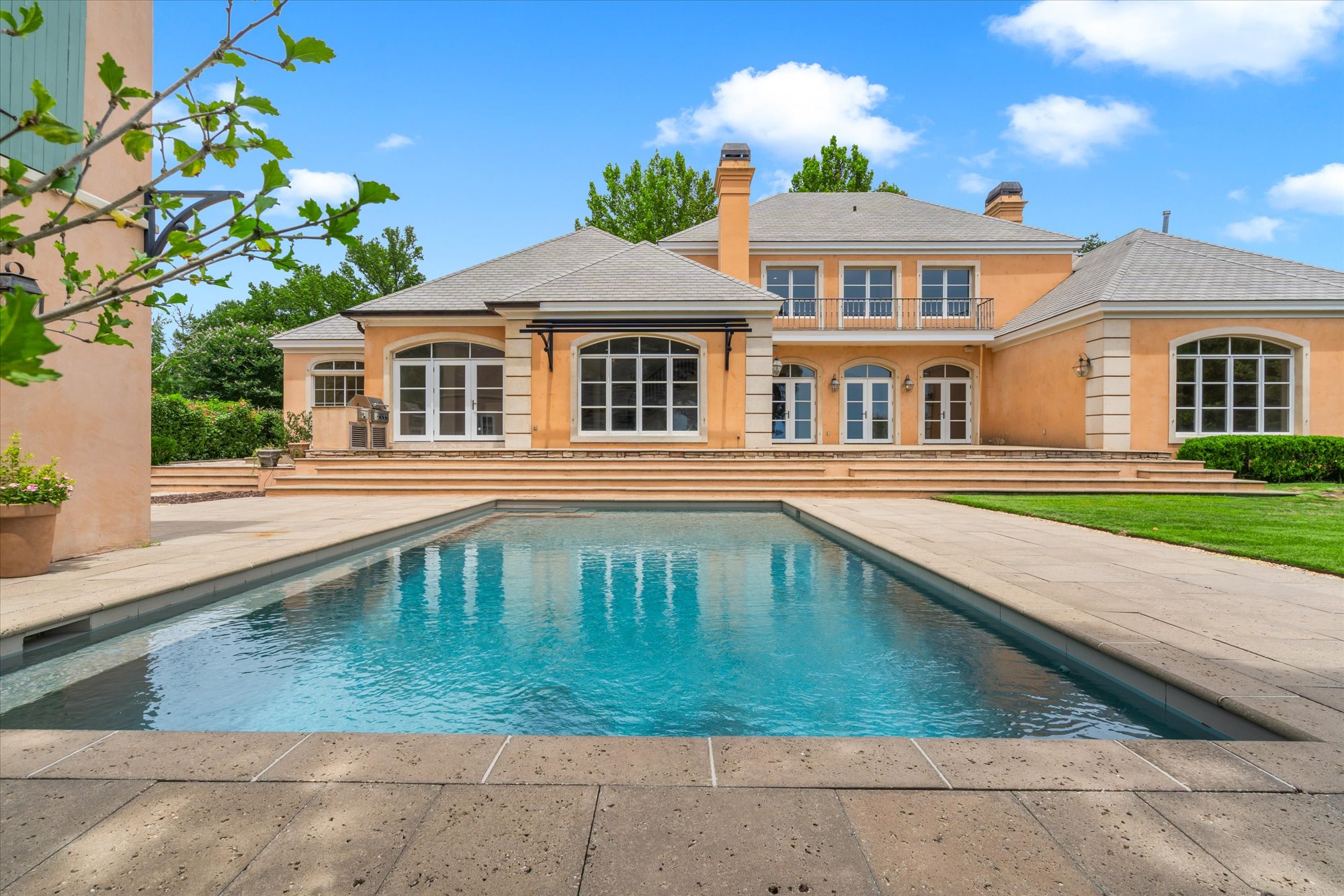  French Architecture on Bayou Texar - 物件實景